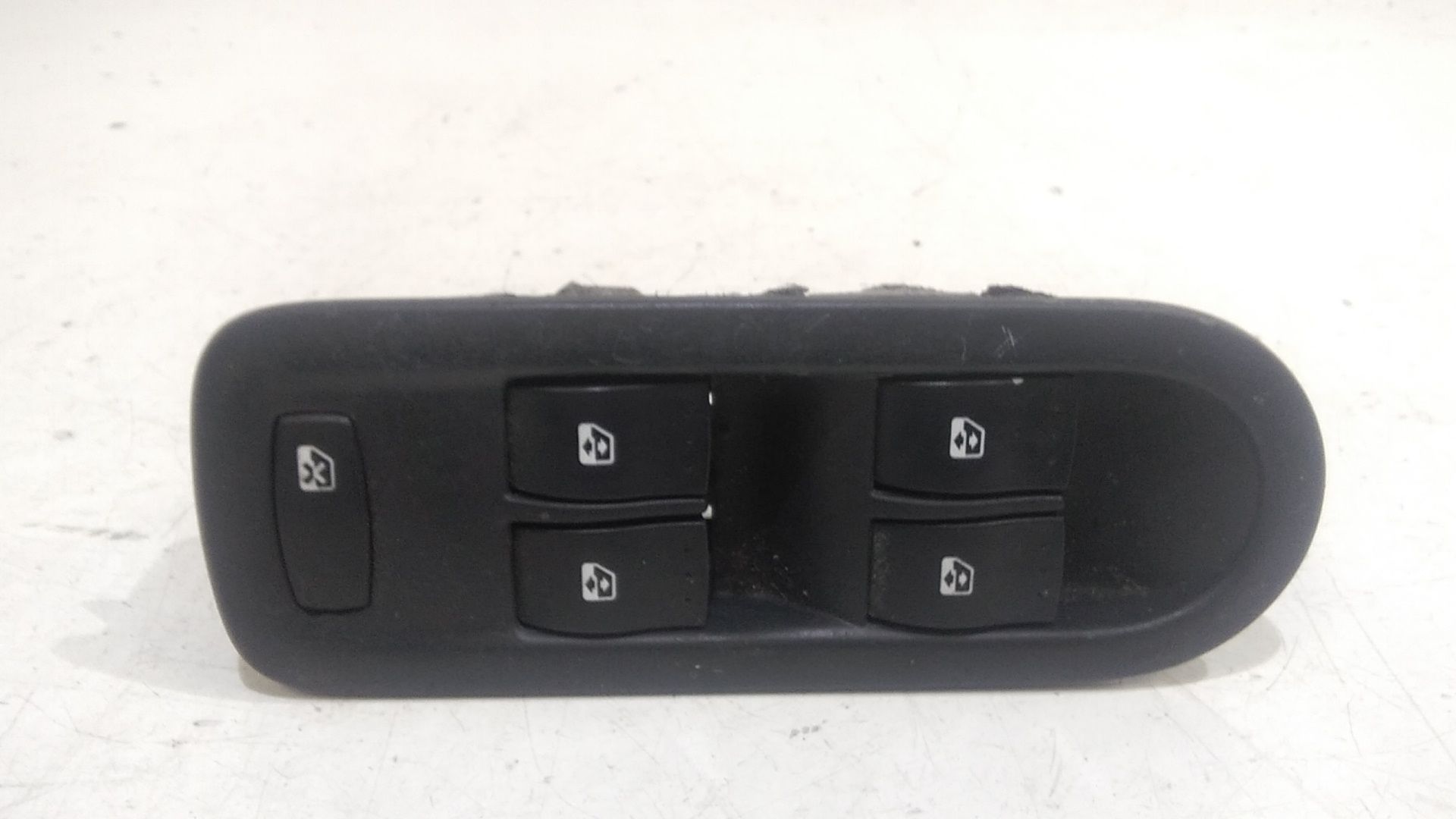 Interruttore Alzacristalli Porta Ant. Sinistro 8200107772 Usato