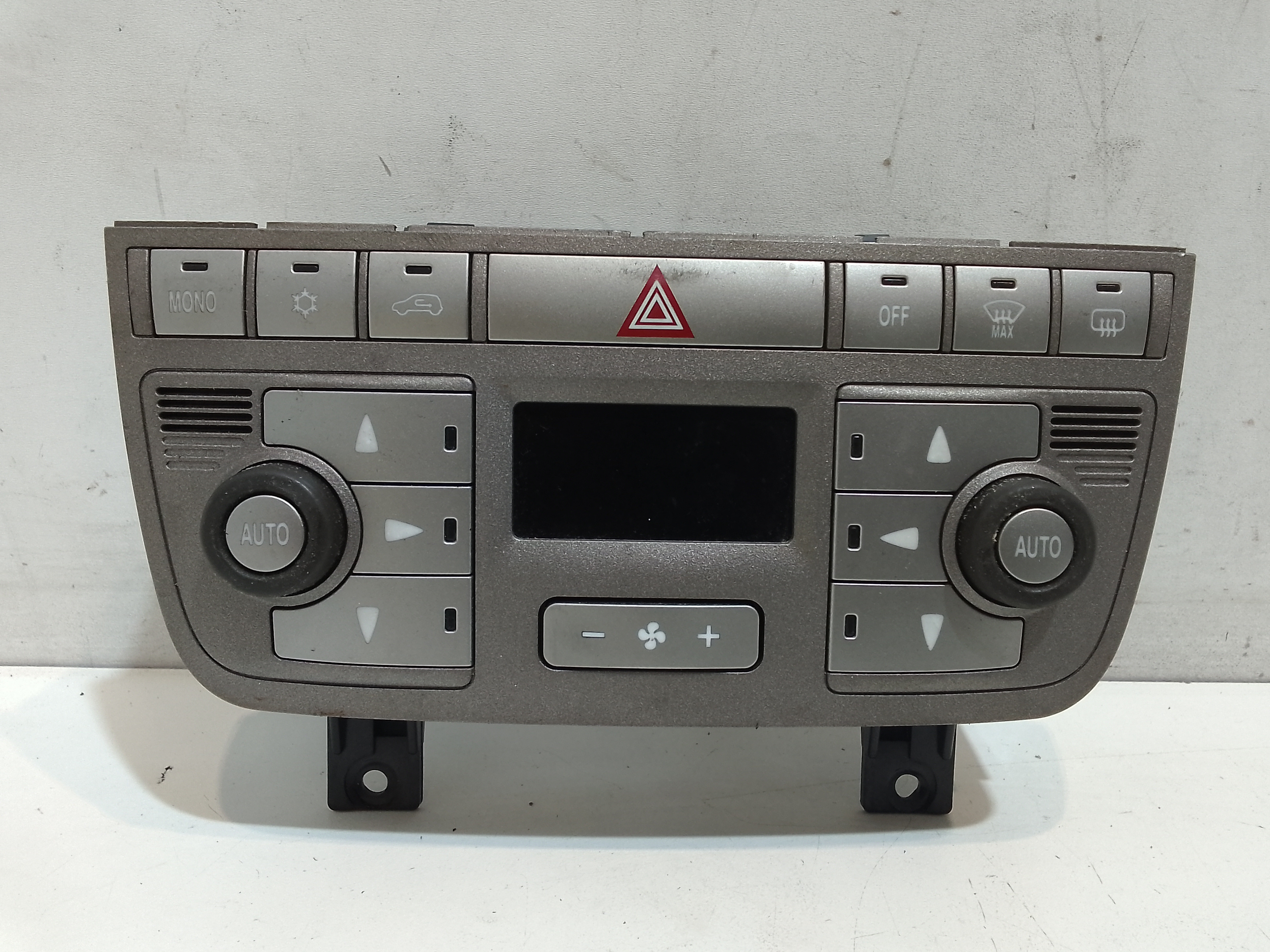 Blocco Comando Climatizzazione 77363250 Usato