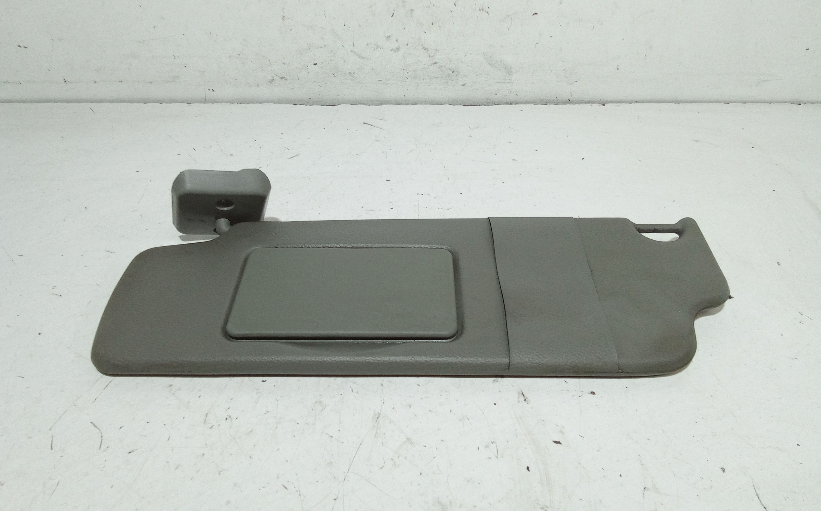 Aletta Parasole Parabrezza Sinistro 8200190790 Usato