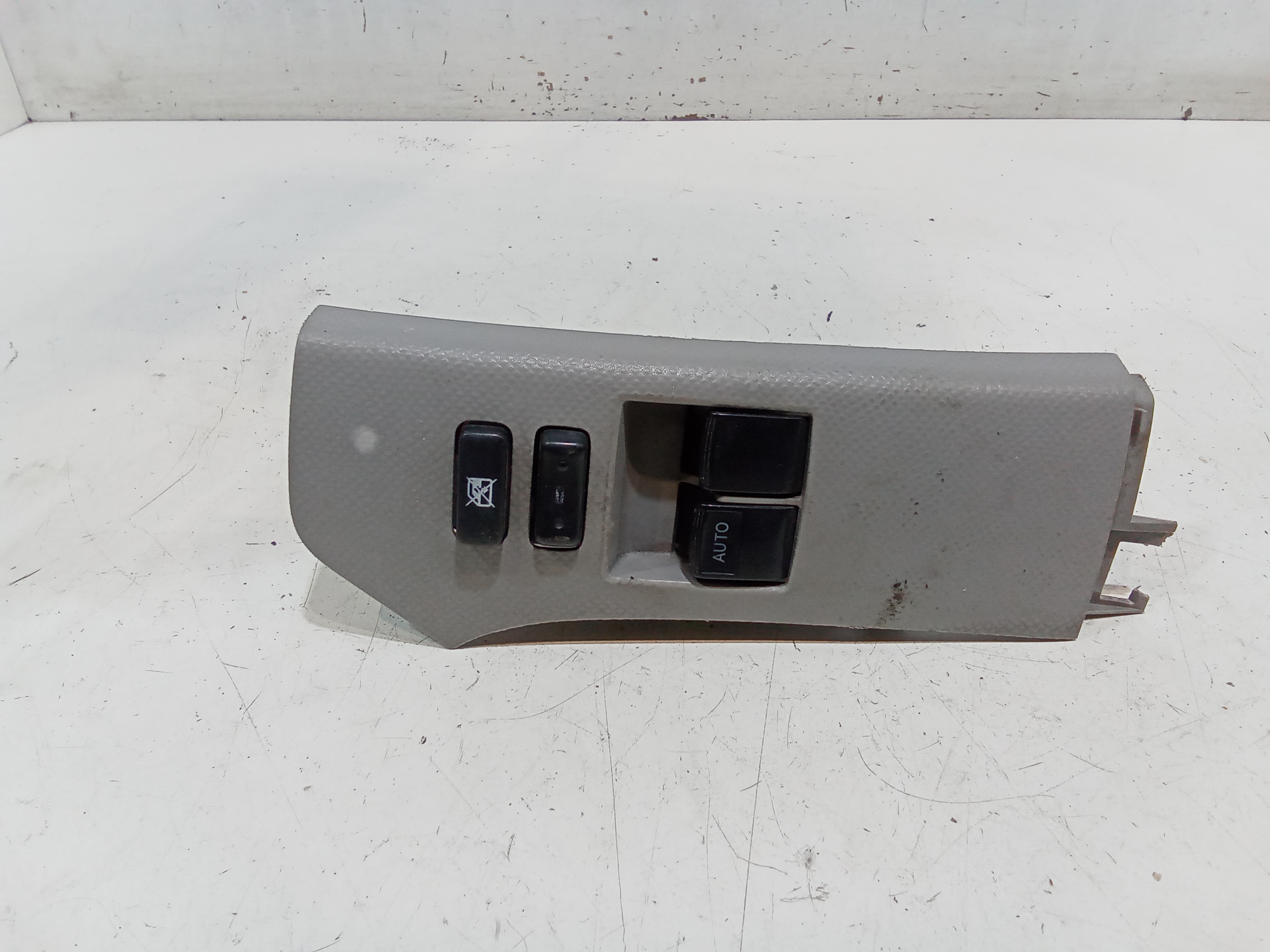 Interruttore Alzacristalli Porta Ant. Sinistro Usato