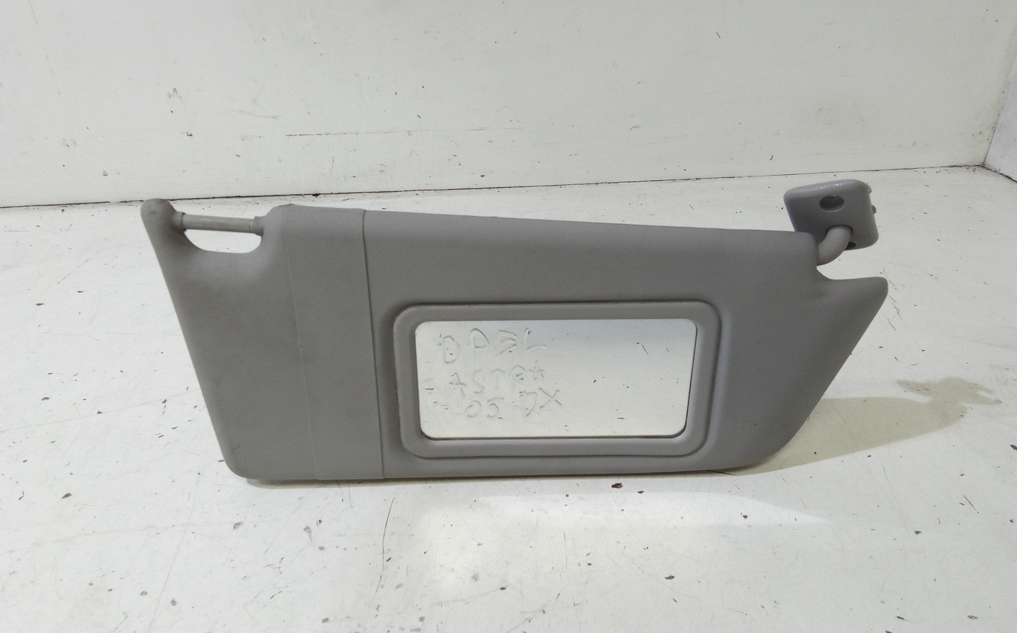 Aletta Parasole Parabrezza Destro 13113045 Usato