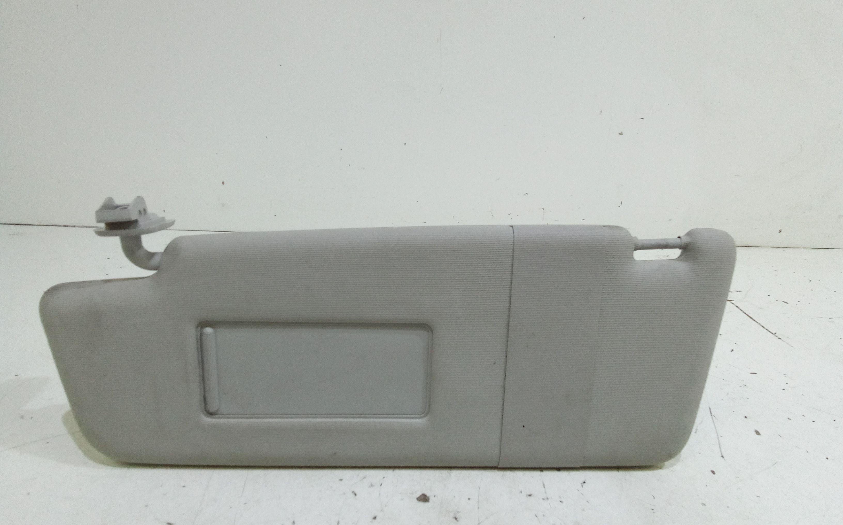 Aletta Parasole Parabrezza Sinistro 1T0857551H2F4 Usato