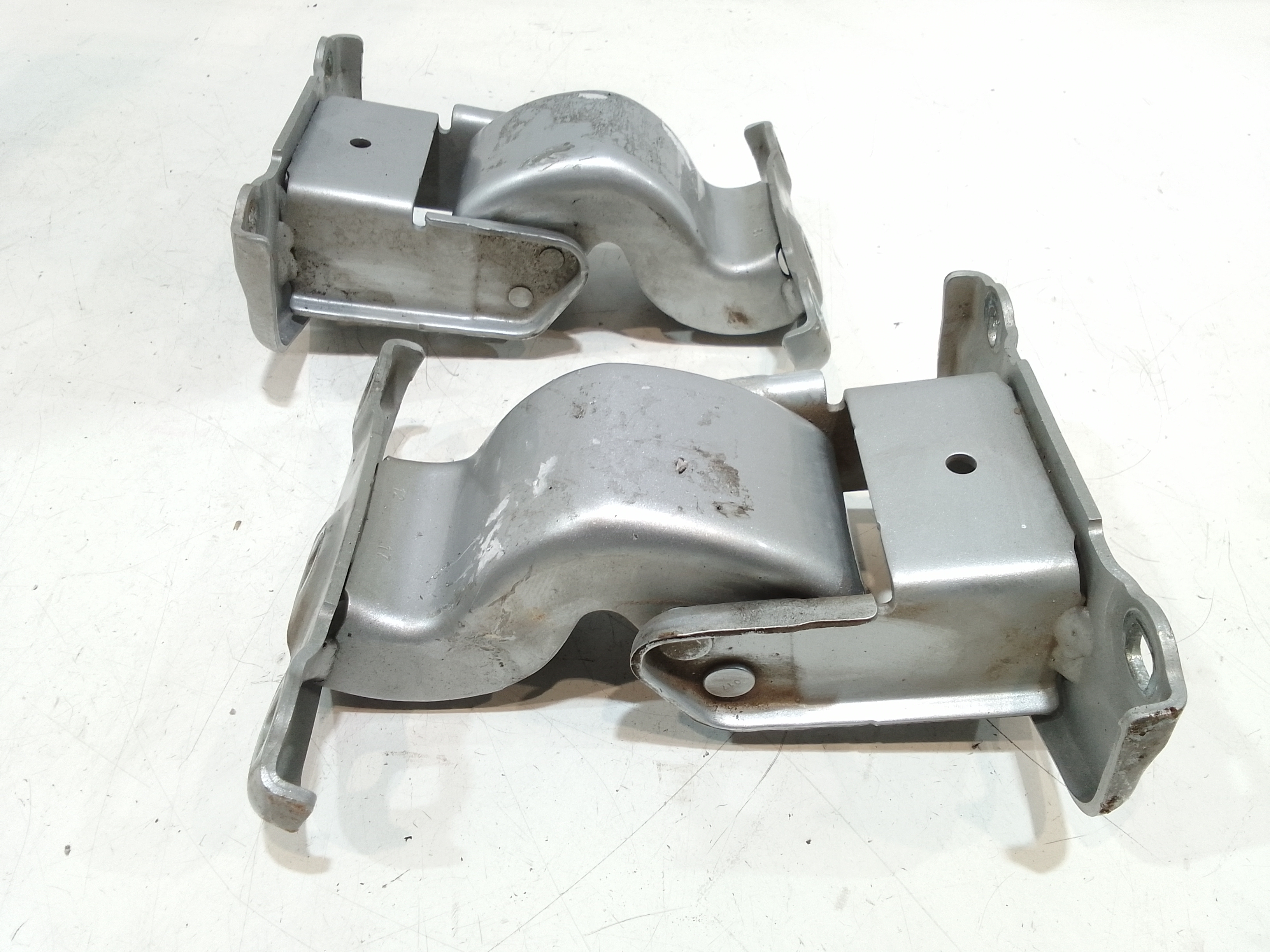 Cerniera Inf. Porta Post. Destro + Cerniera Porta Post. Destro Usato