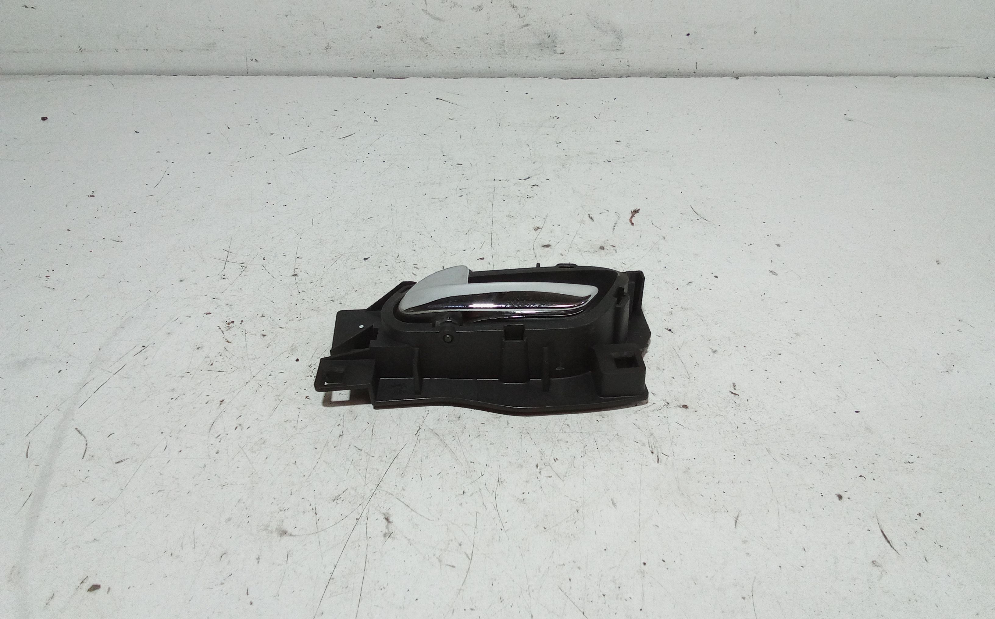 Maniglia Int. Apertura Porta Ant. Sinistro 9143J9 Usato