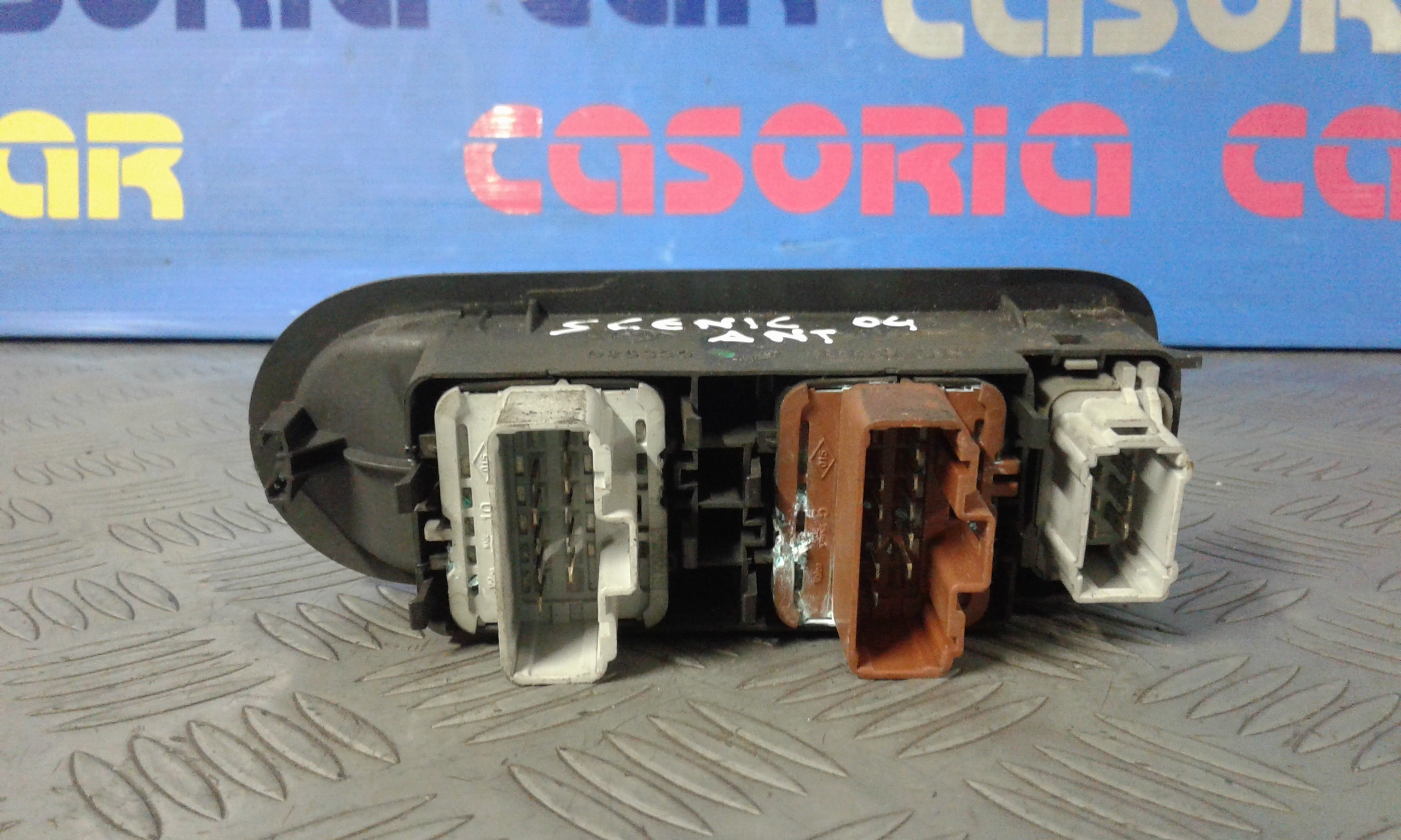 Interruttore Alzacristalli Porta Ant. Sinistro 8200107772 Usato