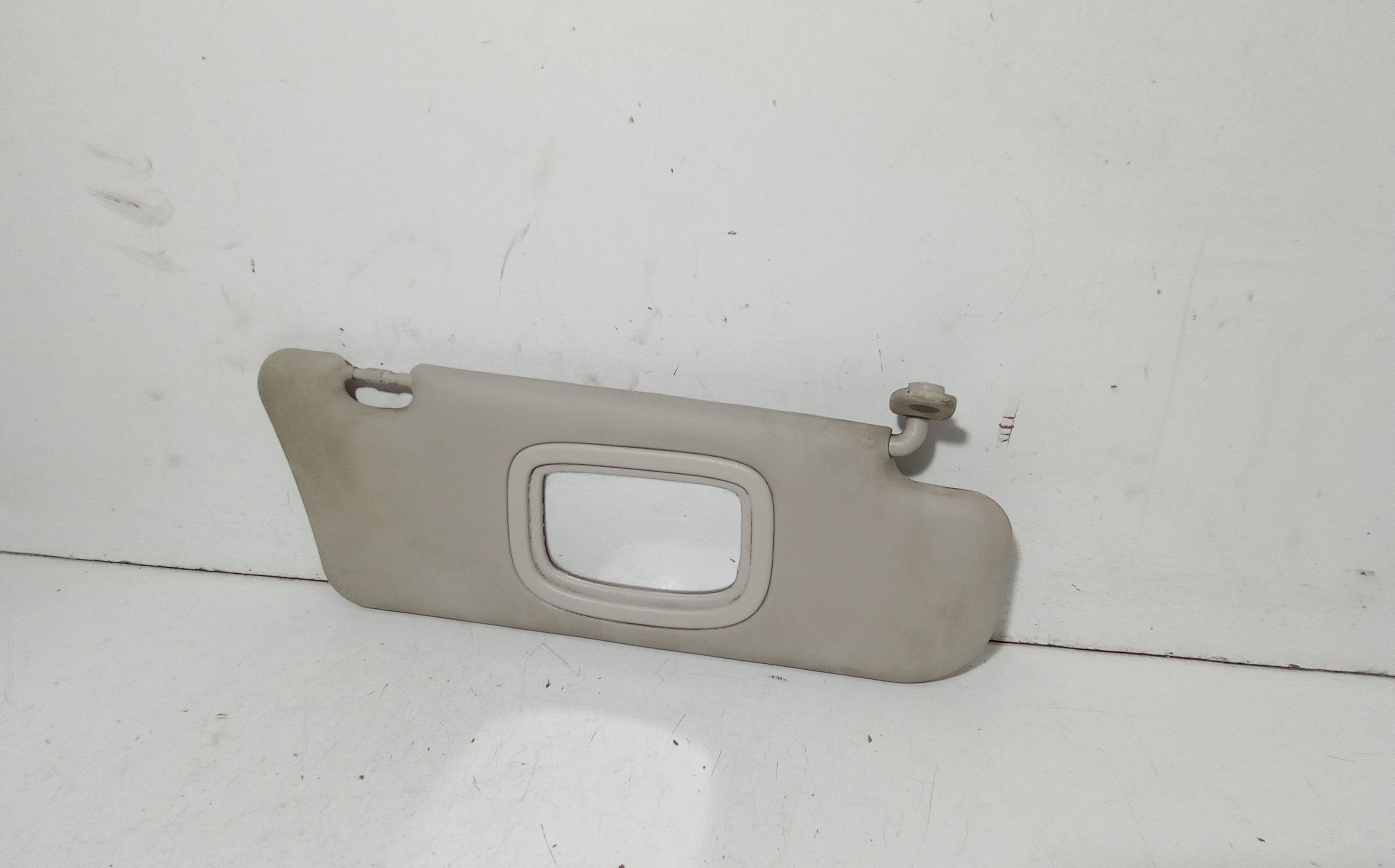 Aletta Parasole Parabrezza Destro 735420218 Usato