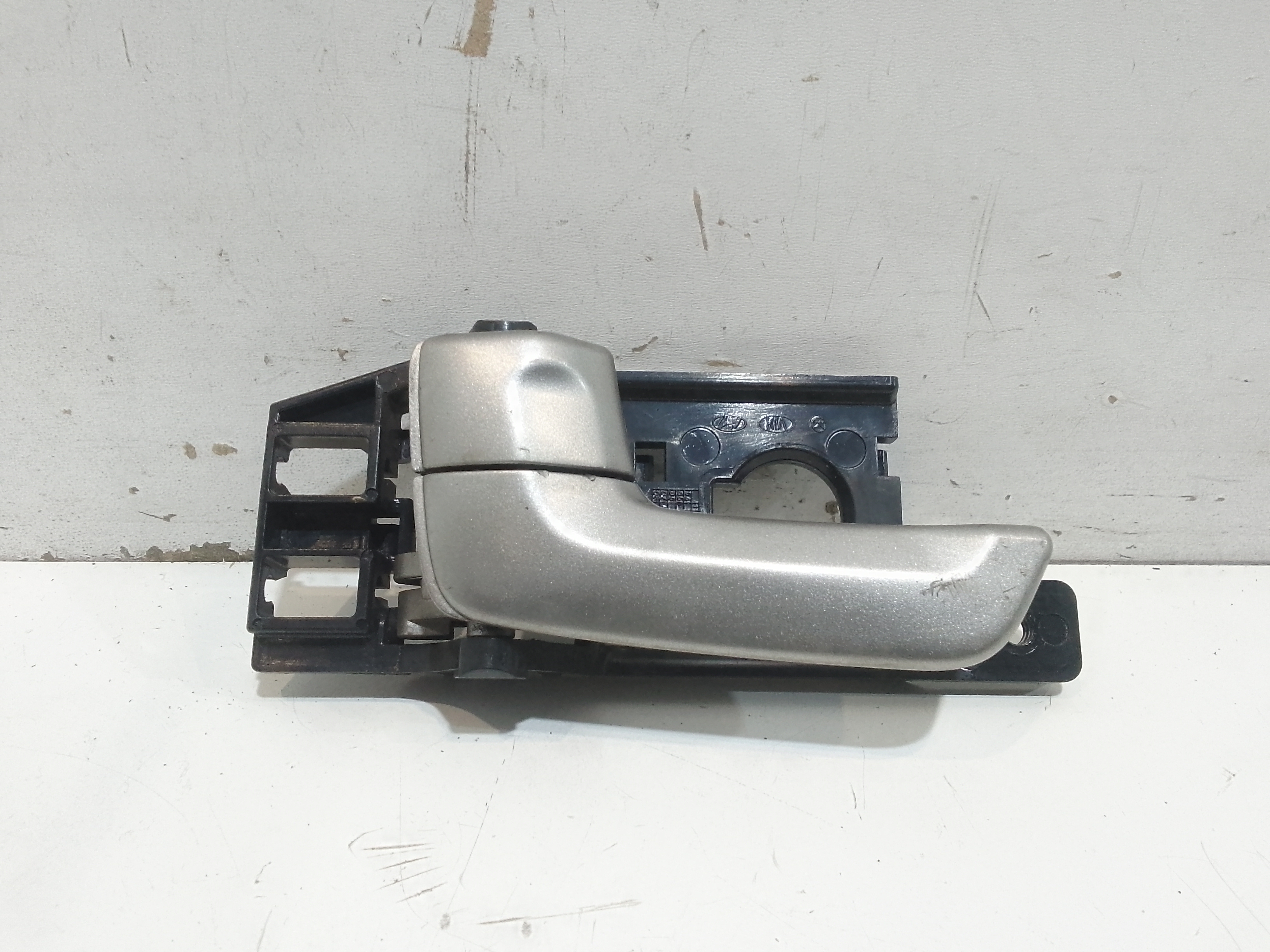 Maniglia Int. Apertura Porta Ant. Sinistro 826101F000WK Usato