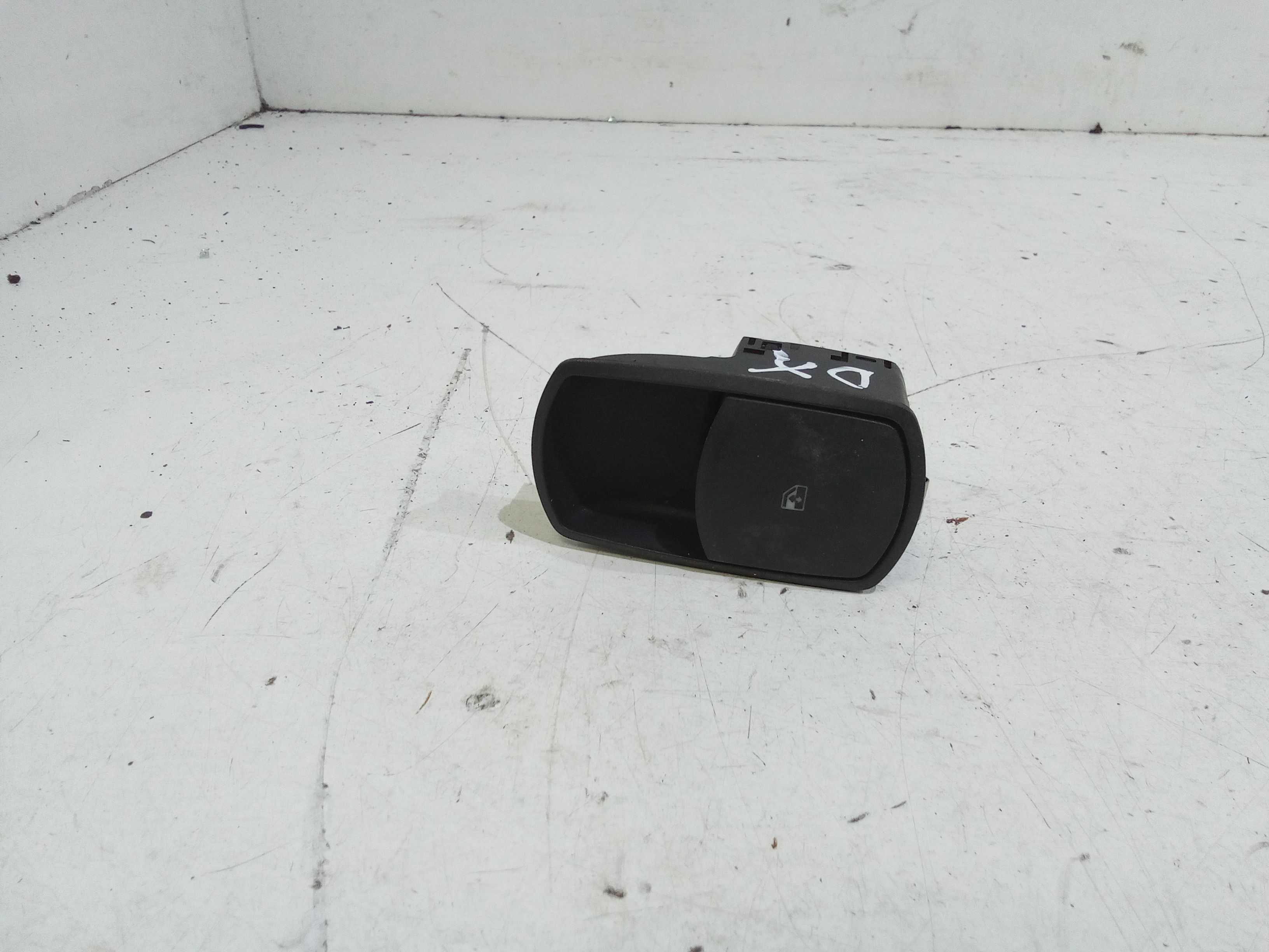 Interruttore Alzacristalli Porta Ant. Destro Usato