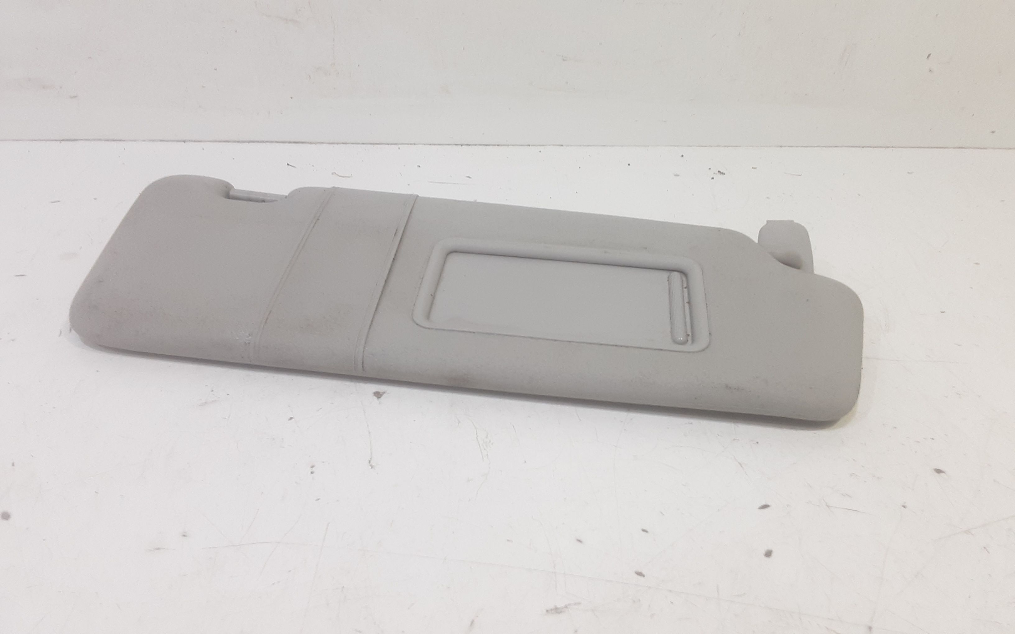 Aletta Parasole Parabrezza Destro 8P08575525B9 Usato