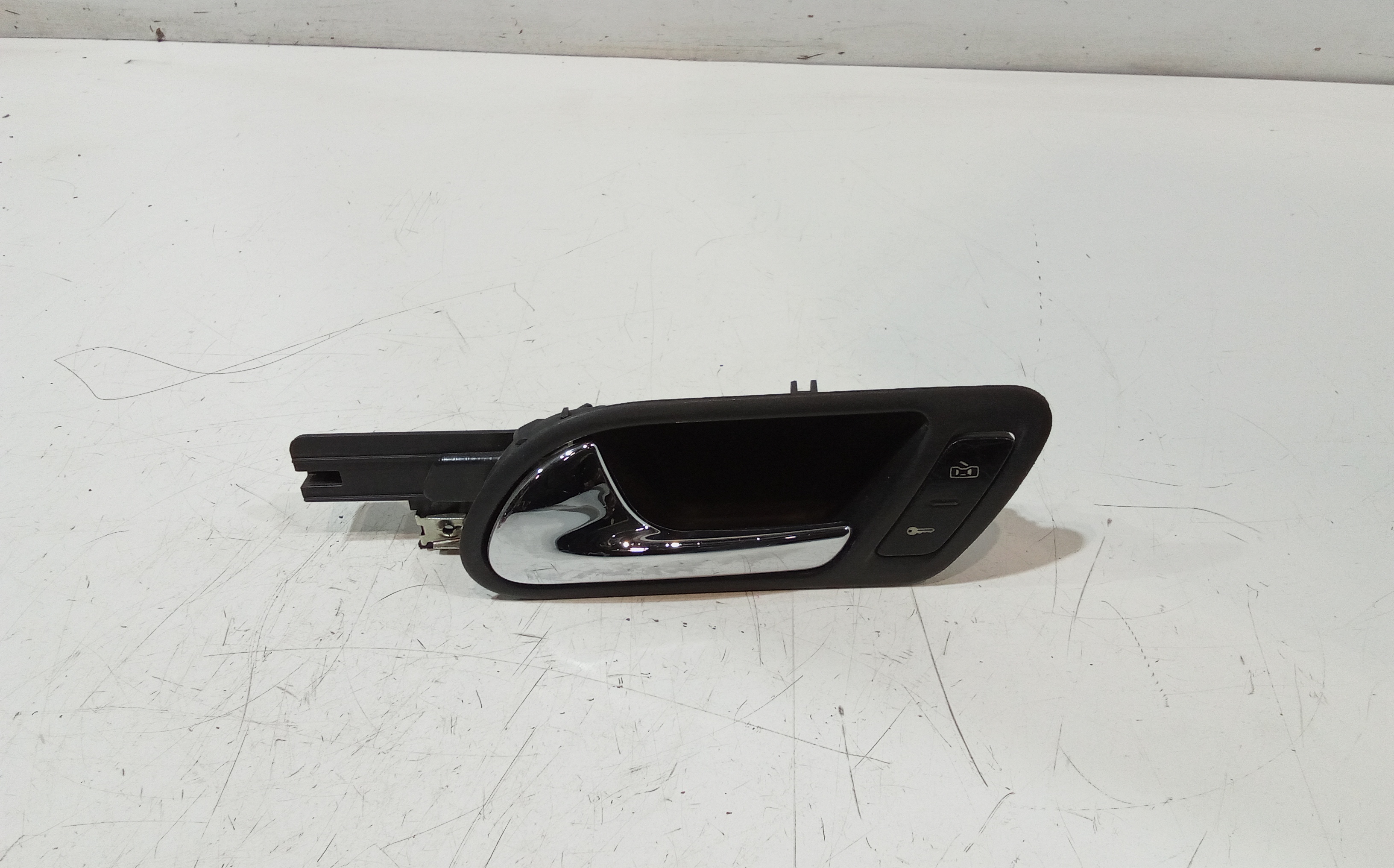 Maniglia Int. Apertura Porta Ant. Sinistro 1K1837113HUAQ Usato