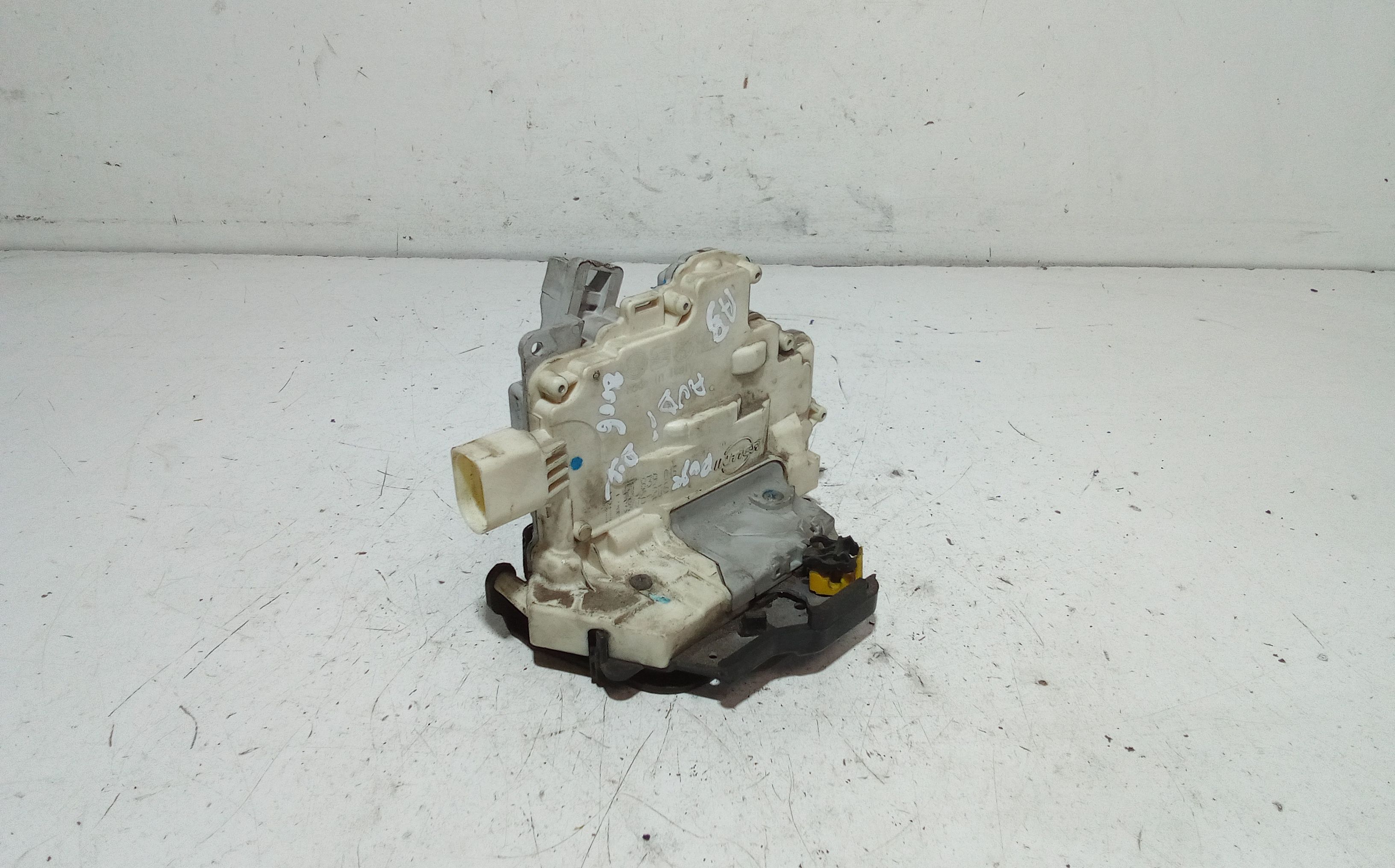 Serratura Porta Post. Destro 4F0839016 Usato