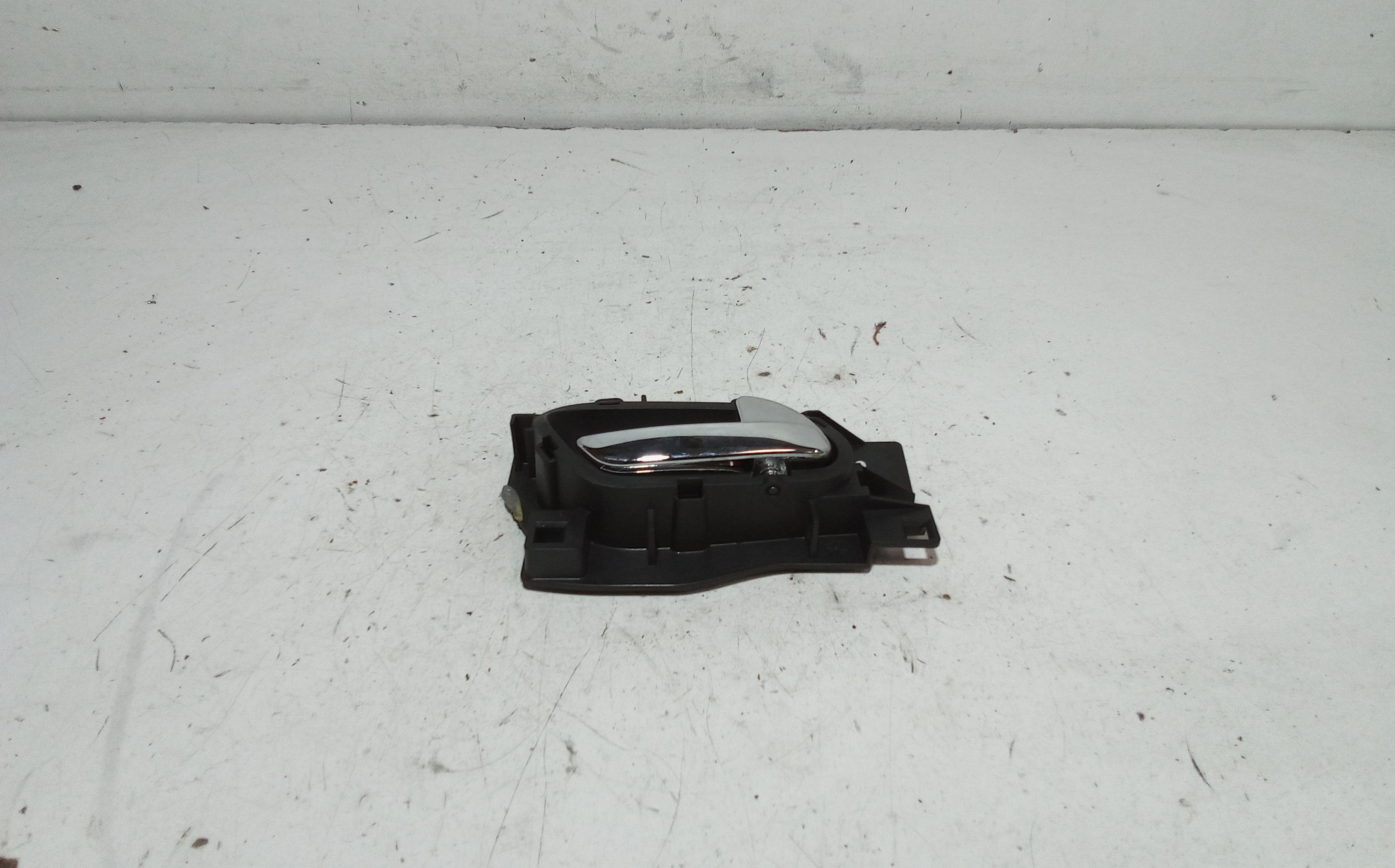 Maniglia Int. Apertura Porta Post. Destro 914493 Usato