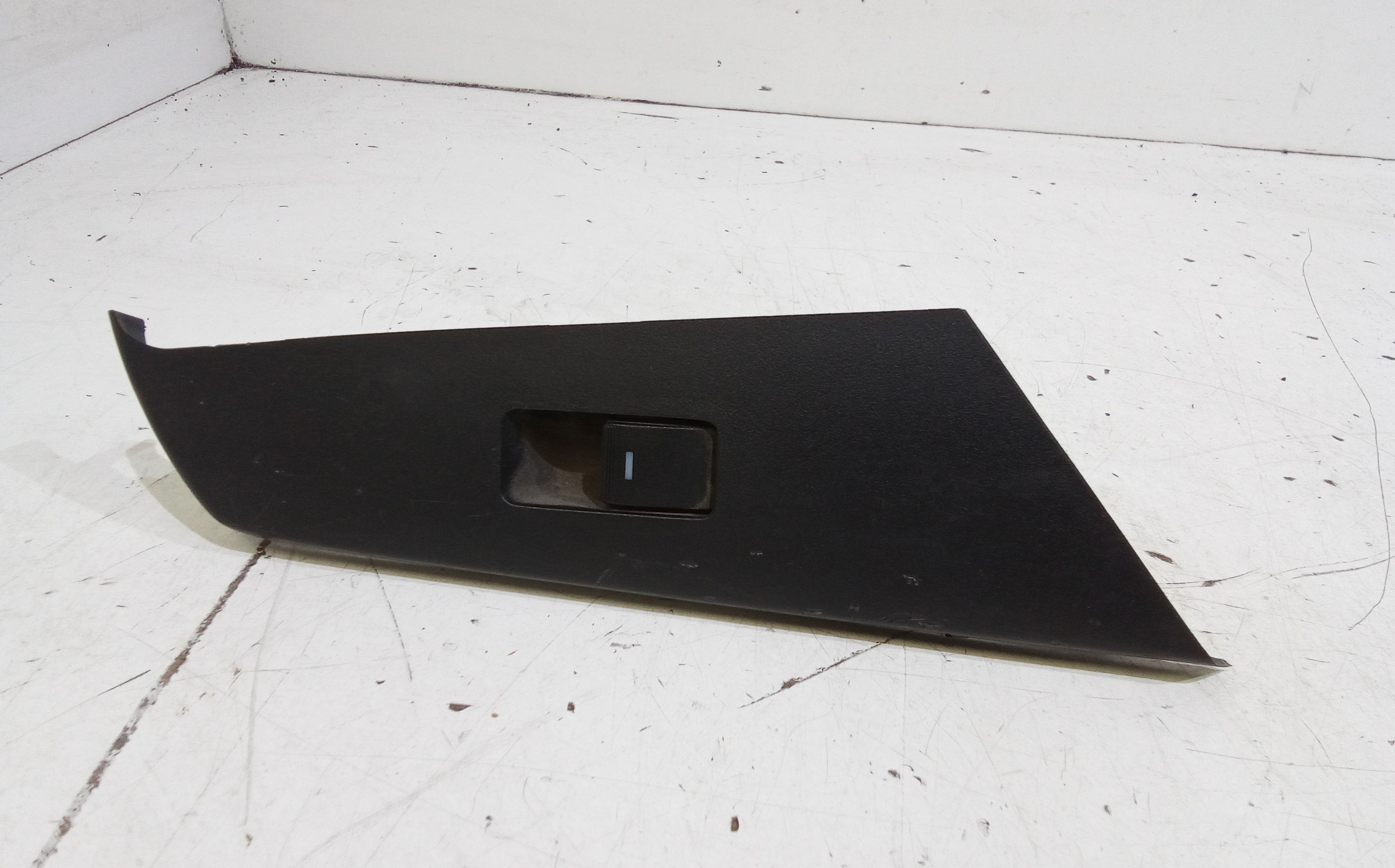 Interruttore Alzacristalli Porta Ant. Destro Usato