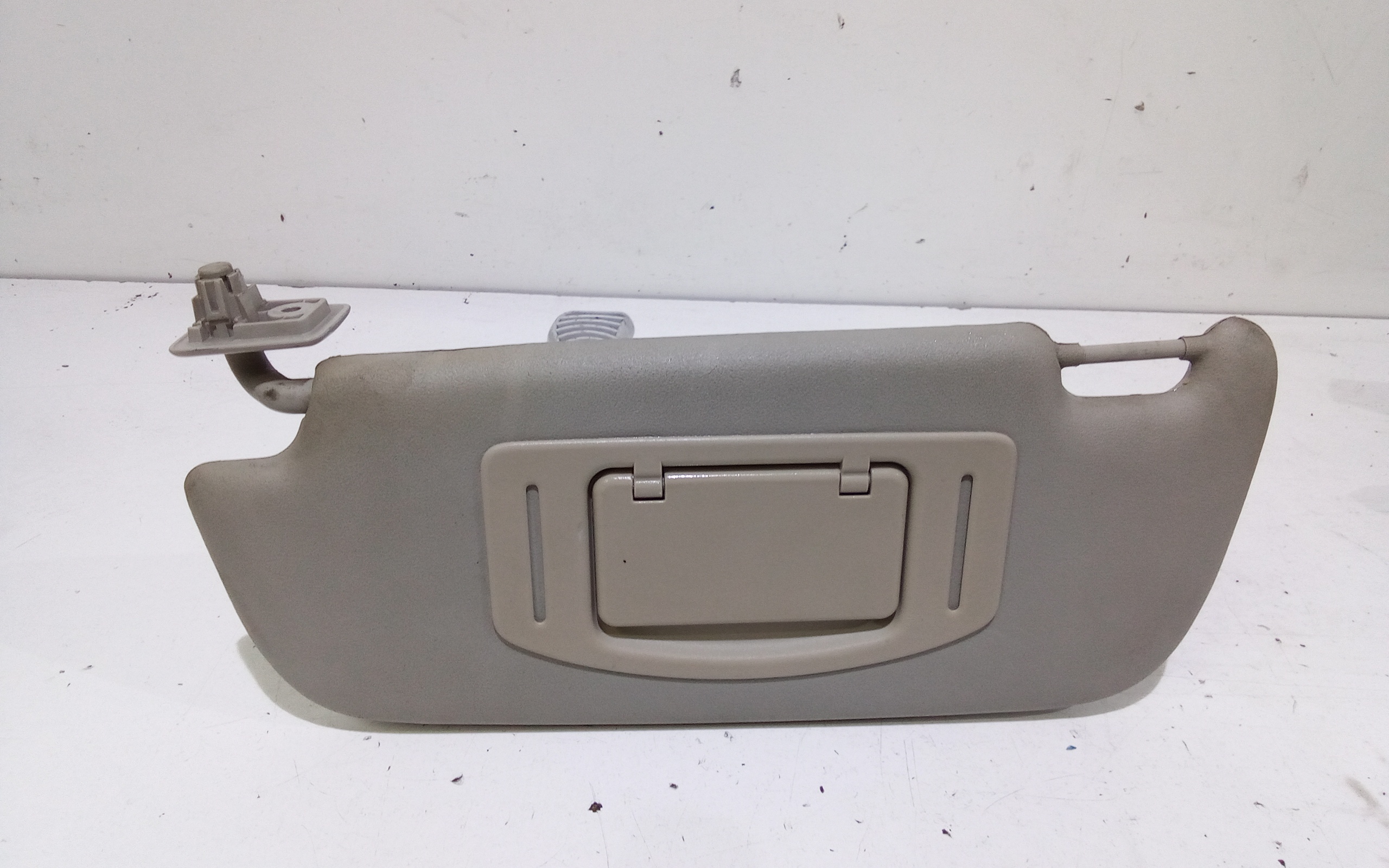 Aletta Parasole Parabrezza Sinistro A4548100910CH0A Usato