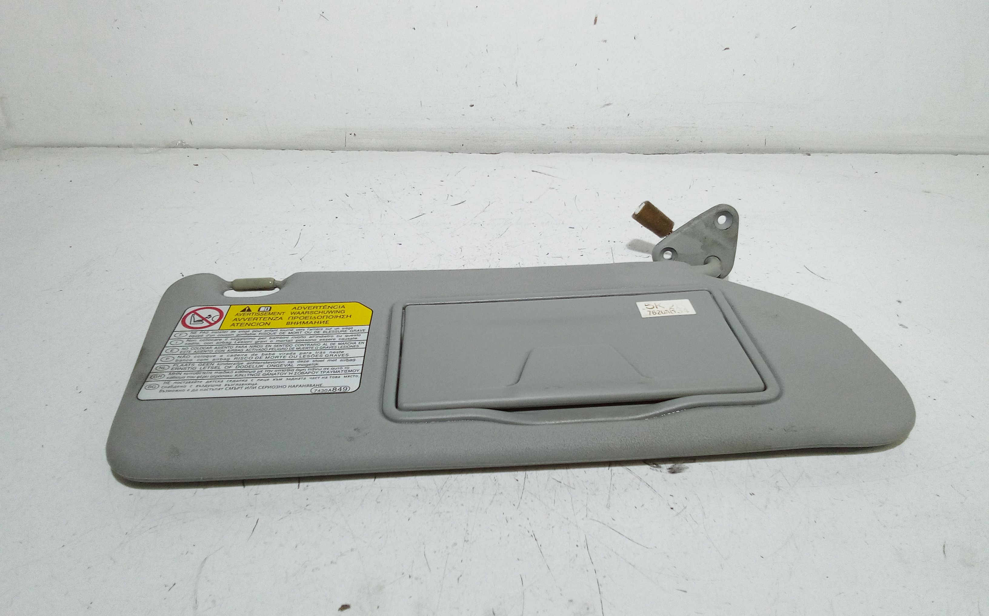 Aletta Parasole Parabrezza Destro 7620A068HA Usato