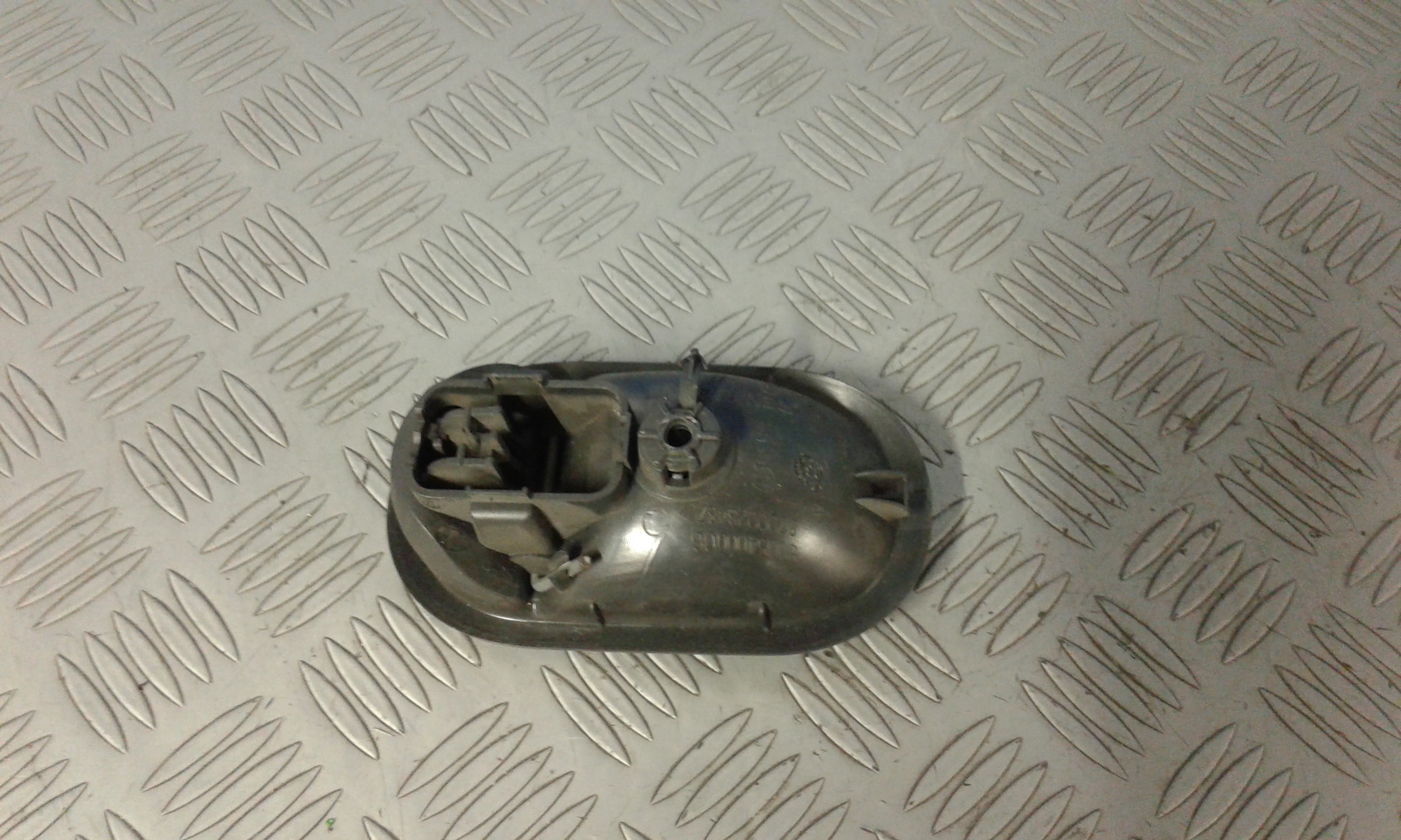 Maniglia Int. Apertura Porta Post. Sinistro 8200028487 Usato