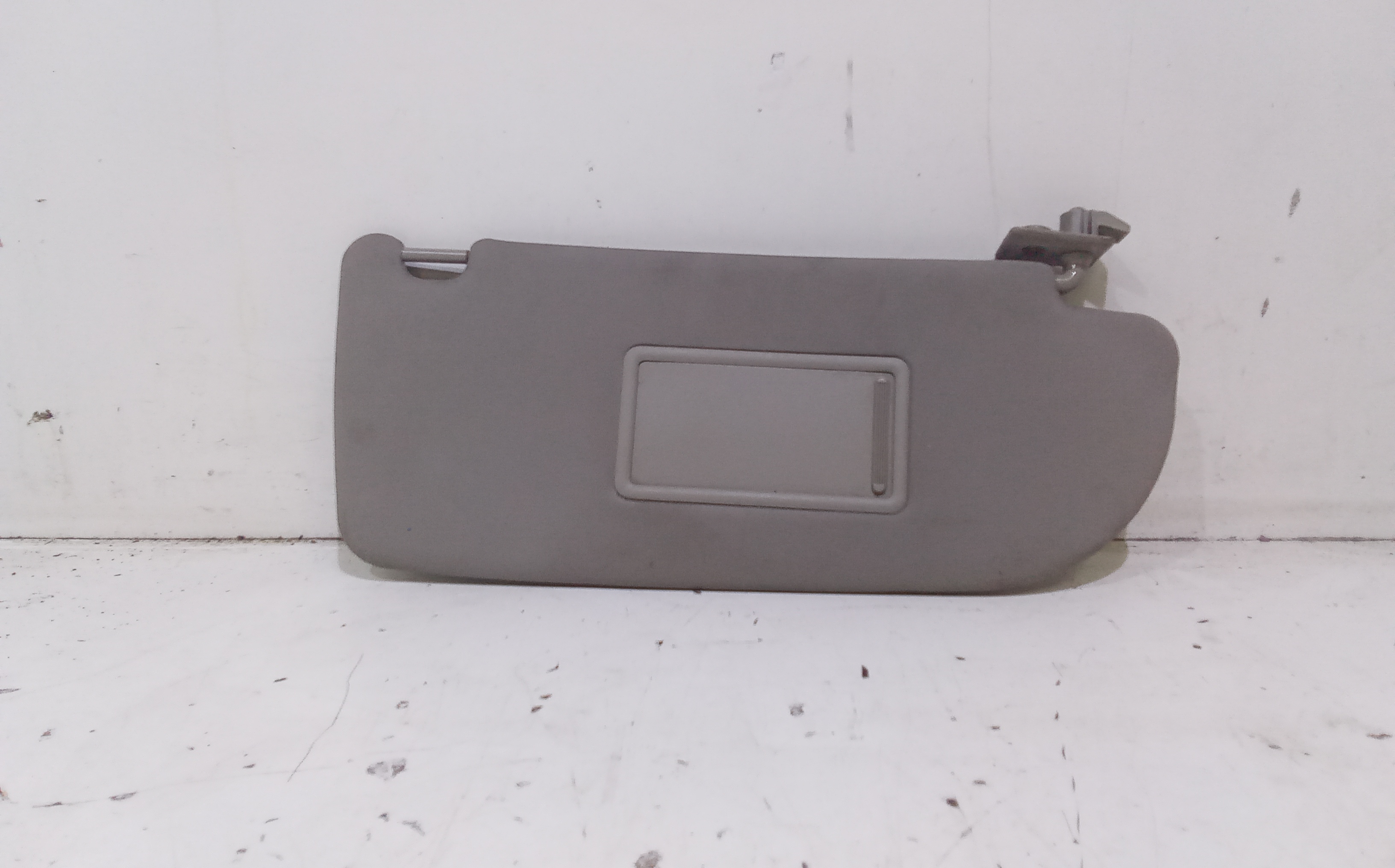 Aletta Parasole Parabrezza Destro 156032242 Usato