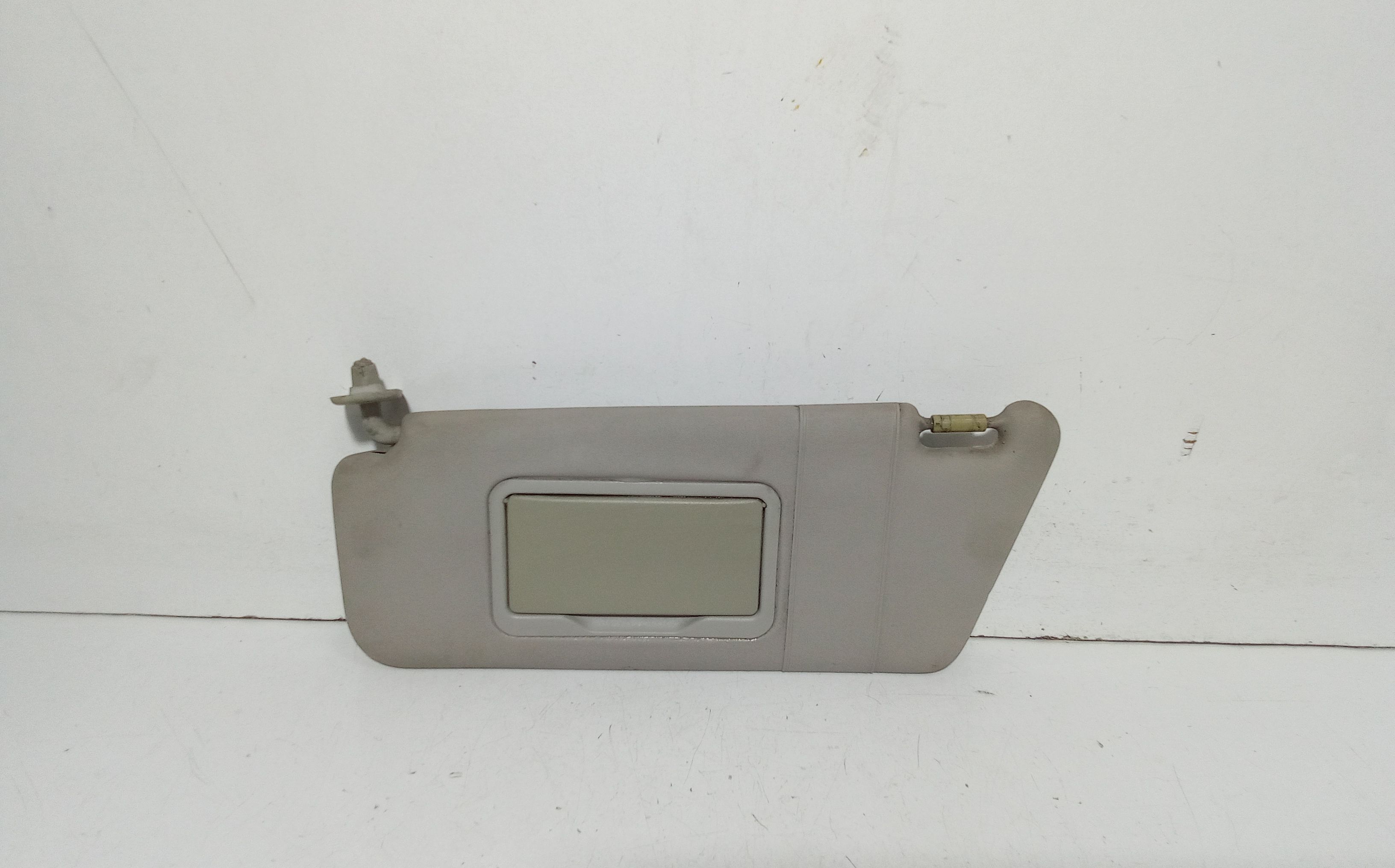 Aletta Parasole Parabrezza Sinistro A1688100110 Usato