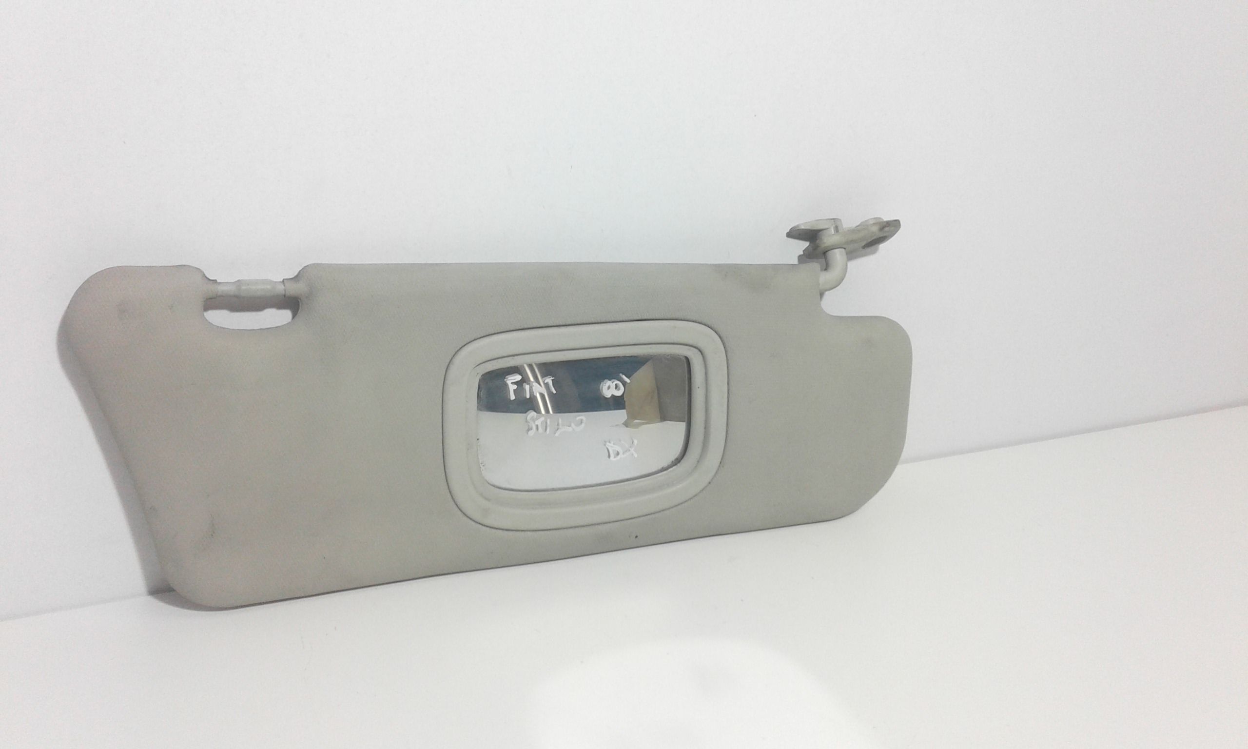 Aletta Parasole Parabrezza Destro 735420448 Usato