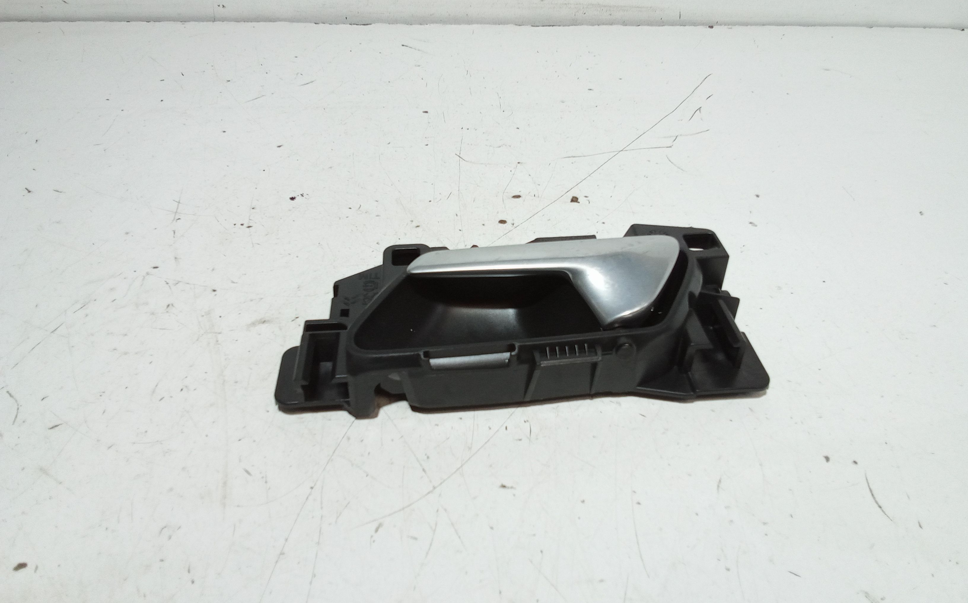 Maniglia Int. Apertura Porta Ant. Sinistro 98201553VV Usato