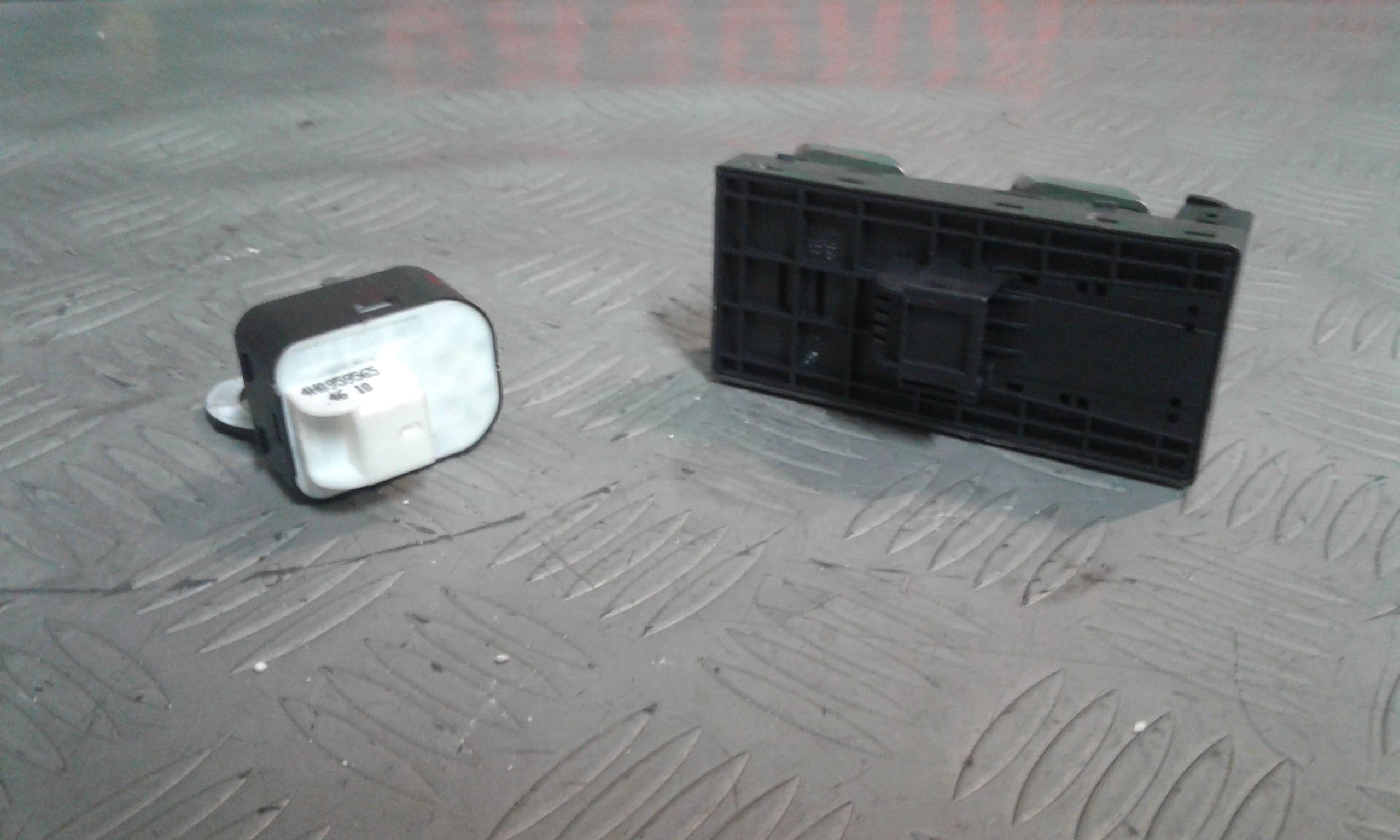 Interruttore Alzacristalli Porta Ant. Sinistro Usato