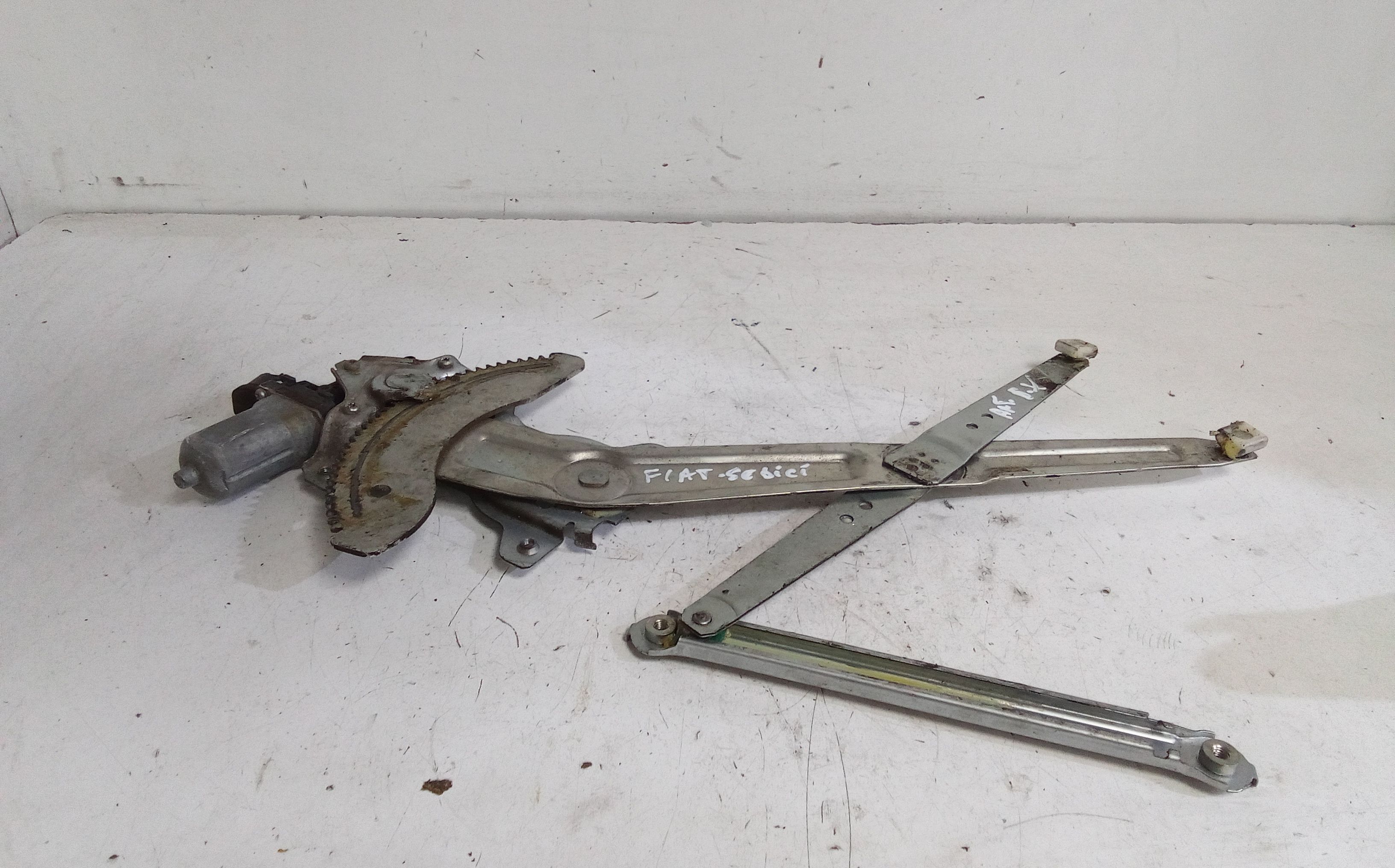 Alzacristallo Porta Ant. Destro 71750974 Usato