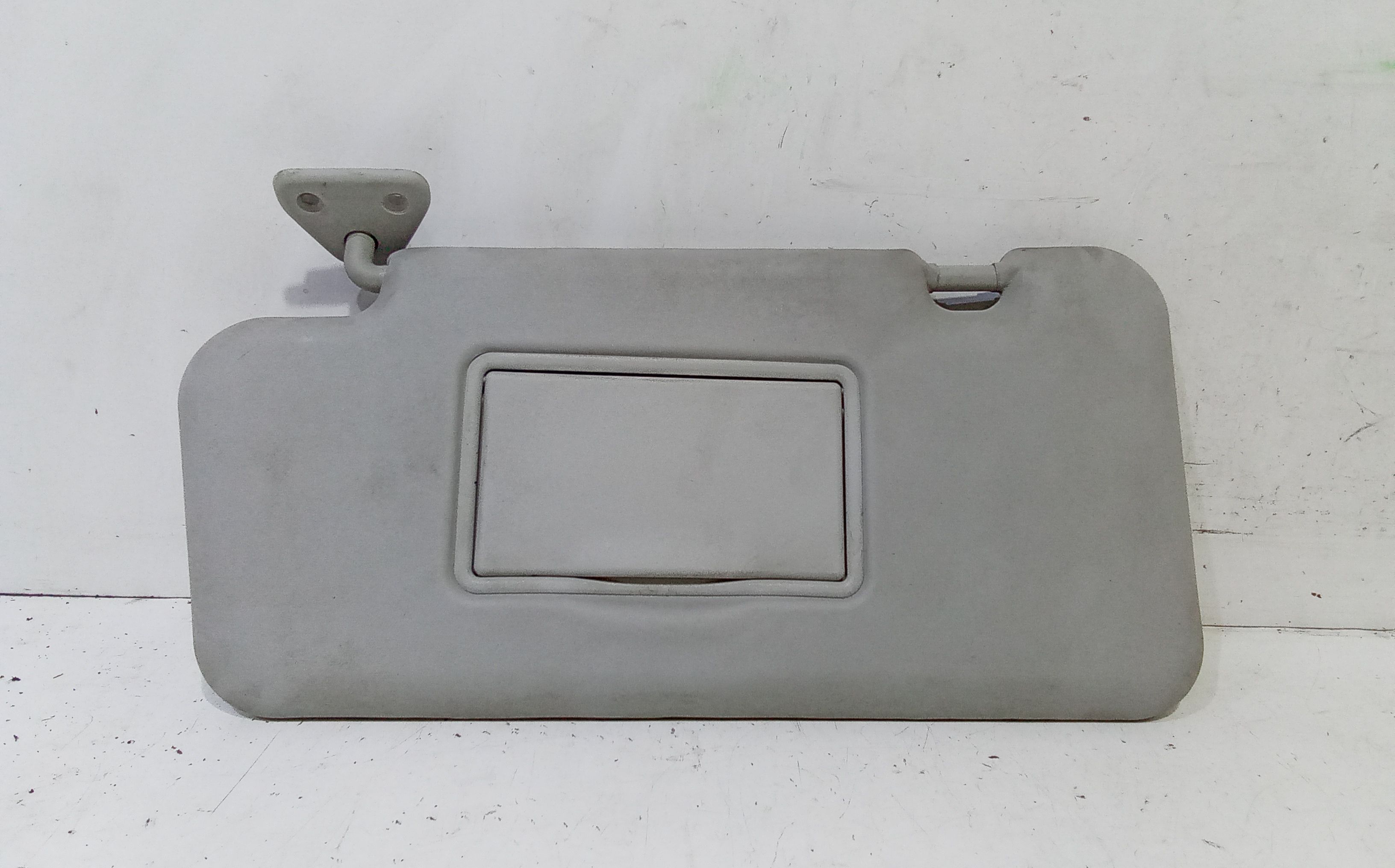 Aletta Parasole Parabrezza Sinistro 964019U100 Usato