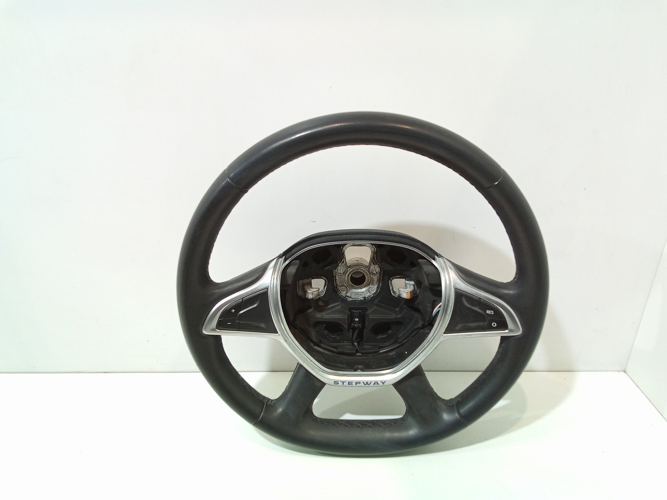 Volante 484001085R Usato