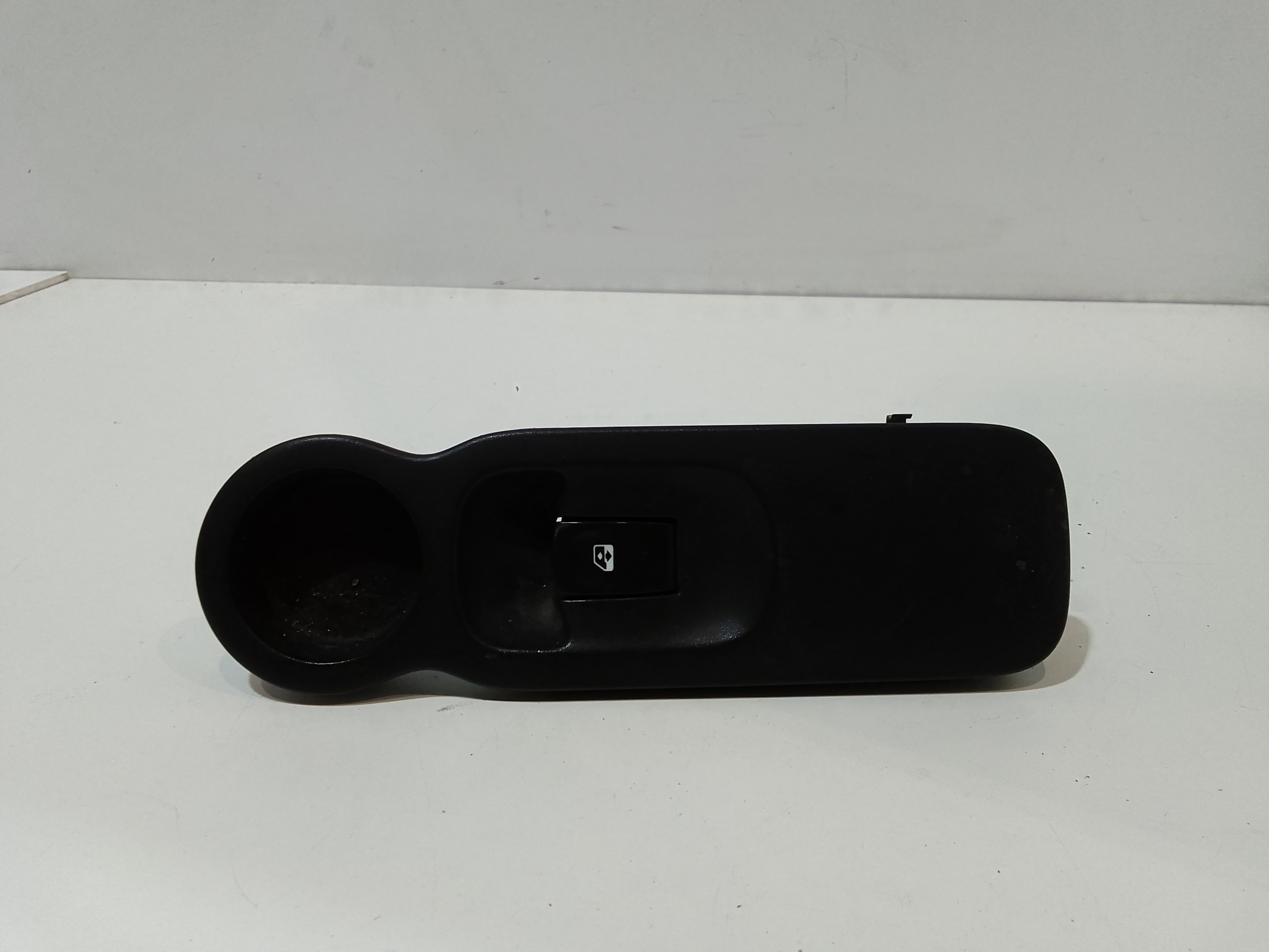 Interruttore Alzacristalli Porta Ant. Destro 8200214936 Usato