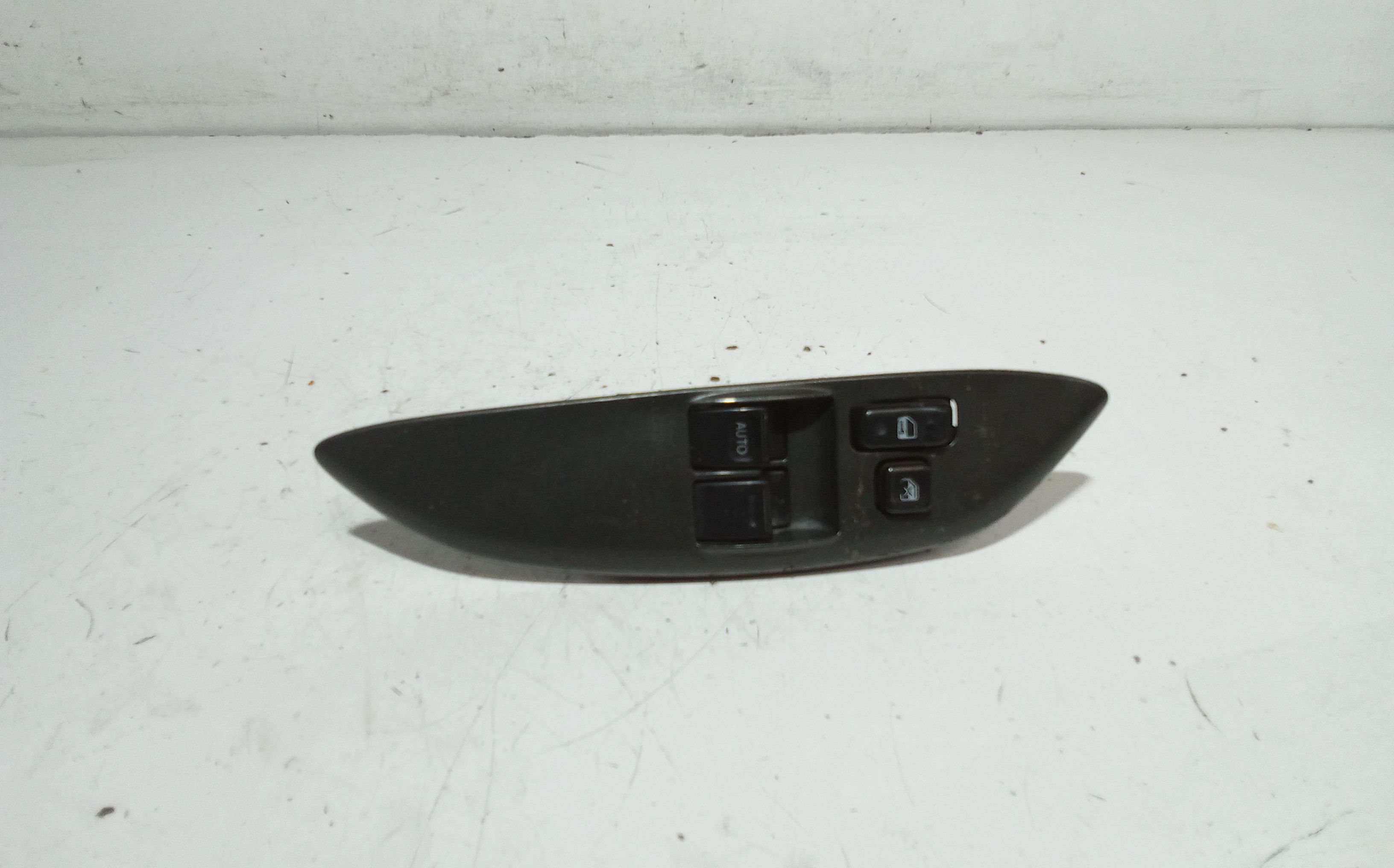 Interruttore Alzacristalli Porta Ant. Sinistro 848200D040 Usato