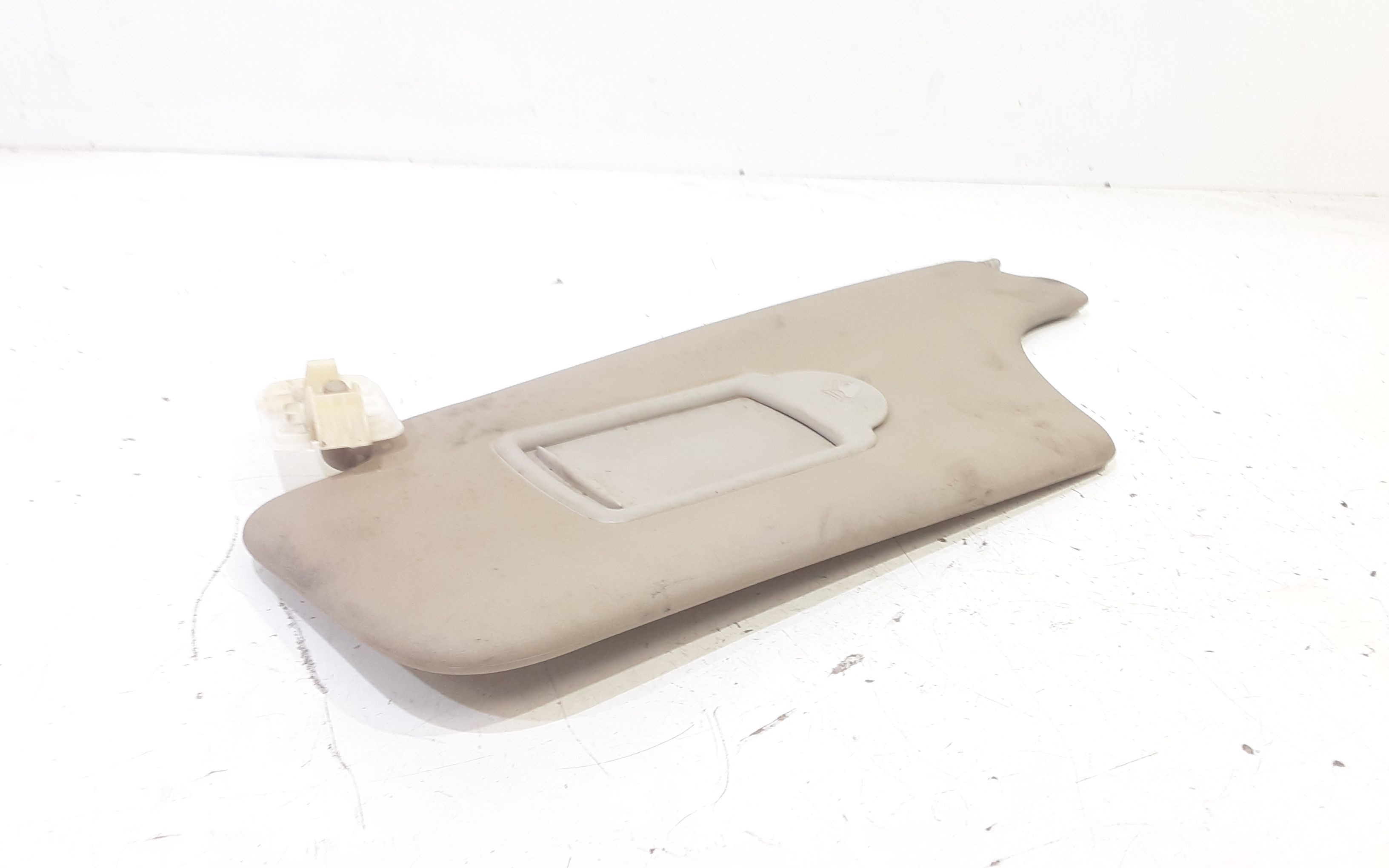 Aletta Parasole Parabrezza Sinistro 8200329035 Usato