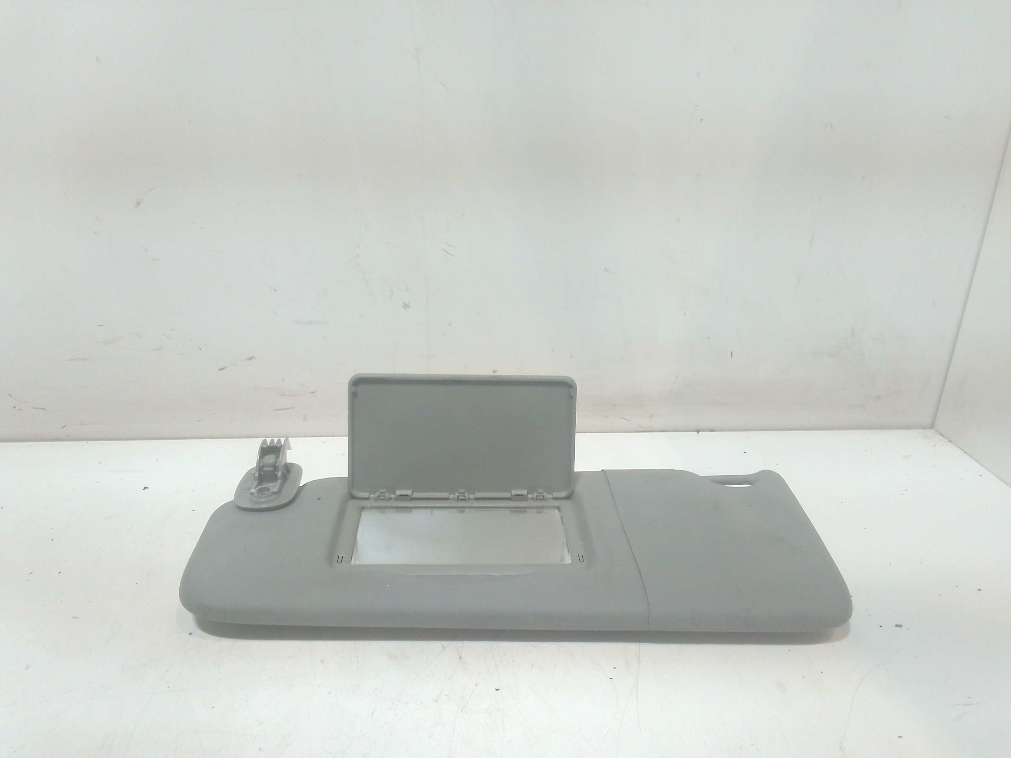 Aletta Parasole Parabrezza Sinistro 8200249085 Usato