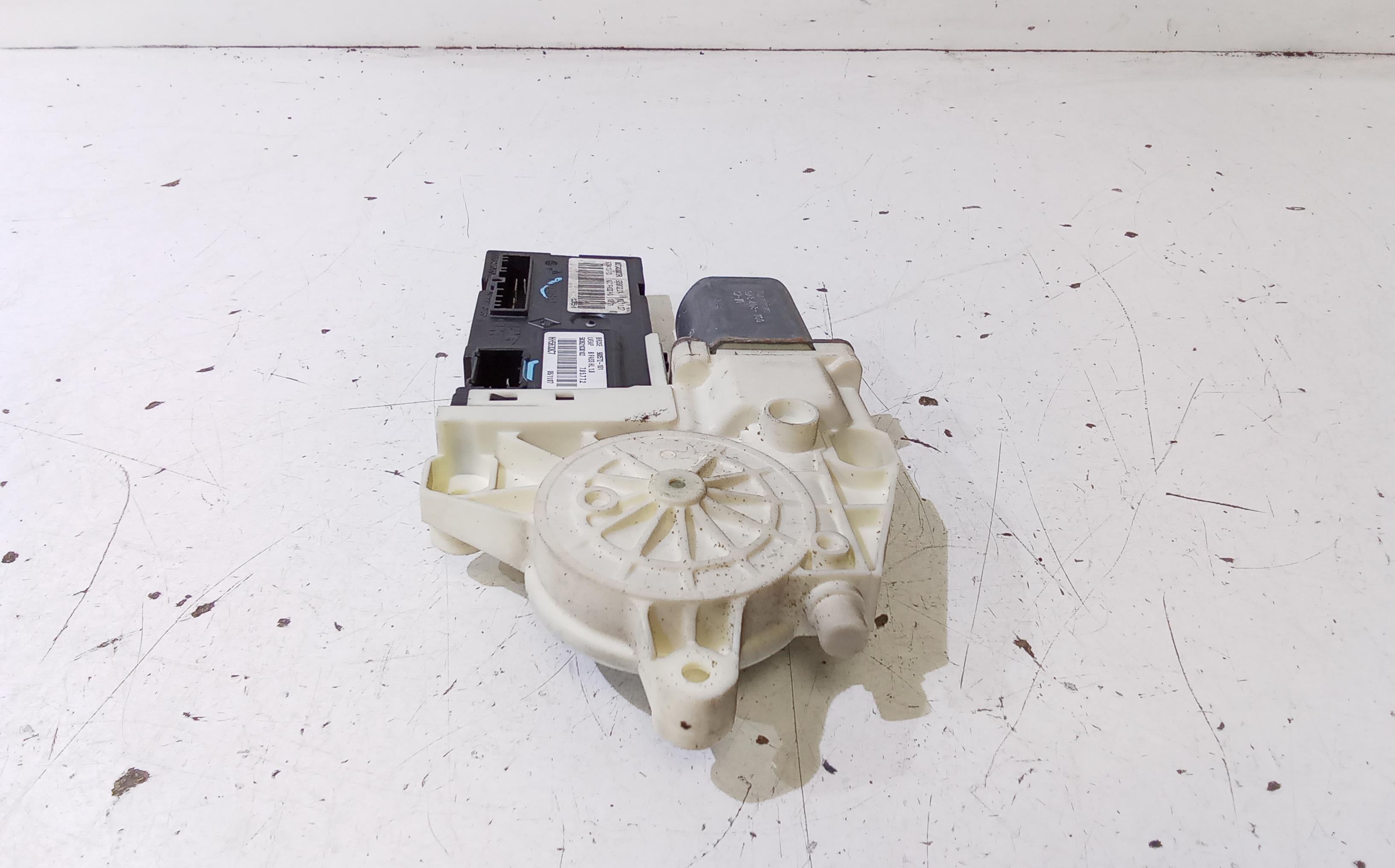 Motorino Alzacristallo Porta Ant. Destro 807300003R Usato