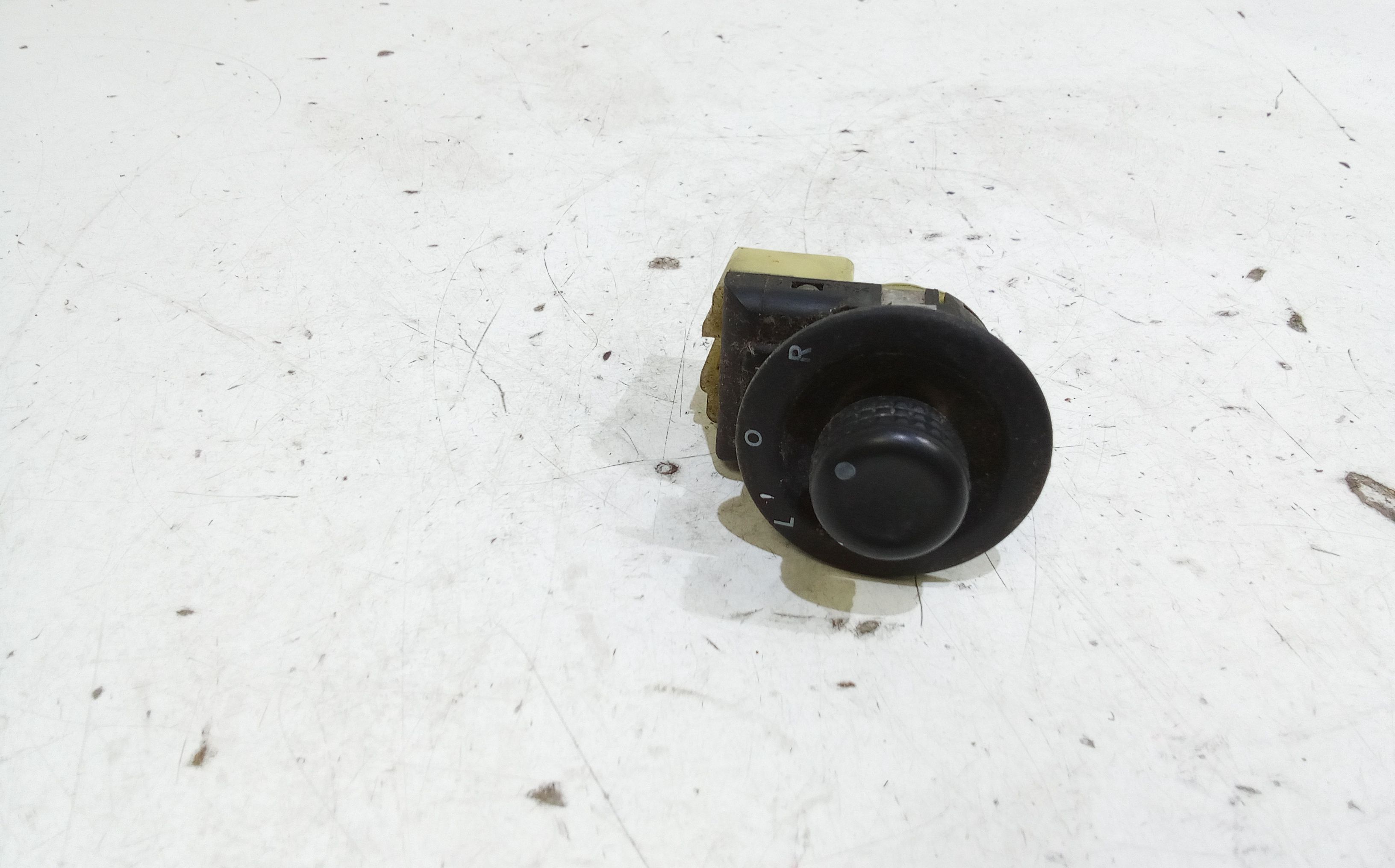 Interruttore Regolazione Retrovisore Est. KV7700009AA Usato