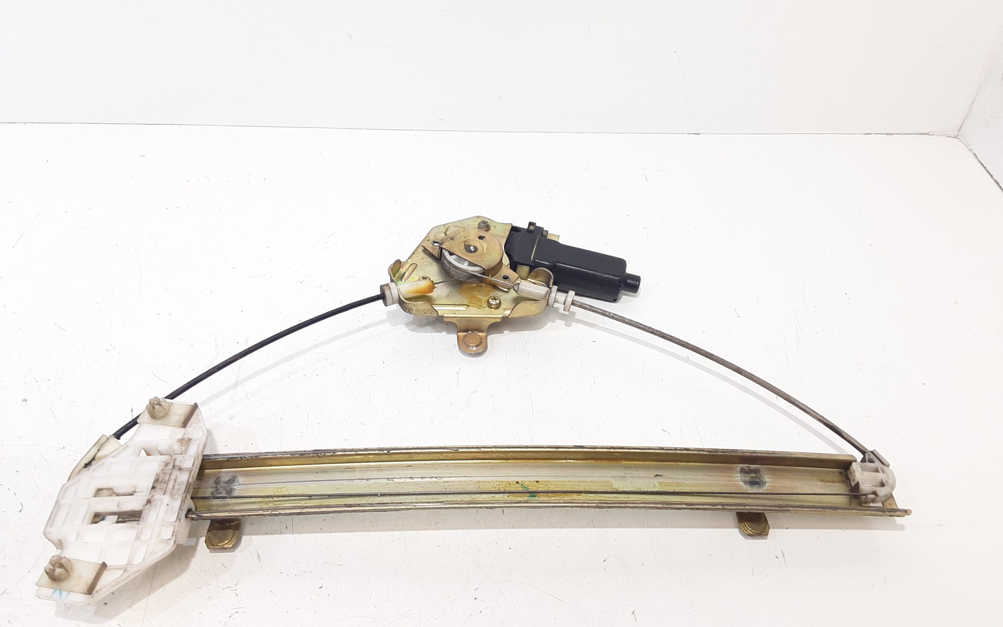 Alzacristallo Porta Ant. Destro 8240206000 Usato