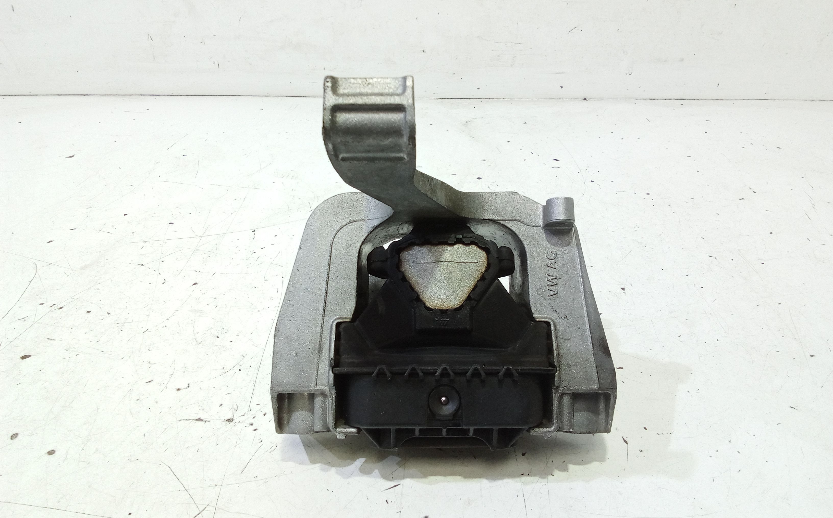 Piastra Alloggiamento Supporto Motore (Con Eventuale Bielletta O Tirante Associato) Usato