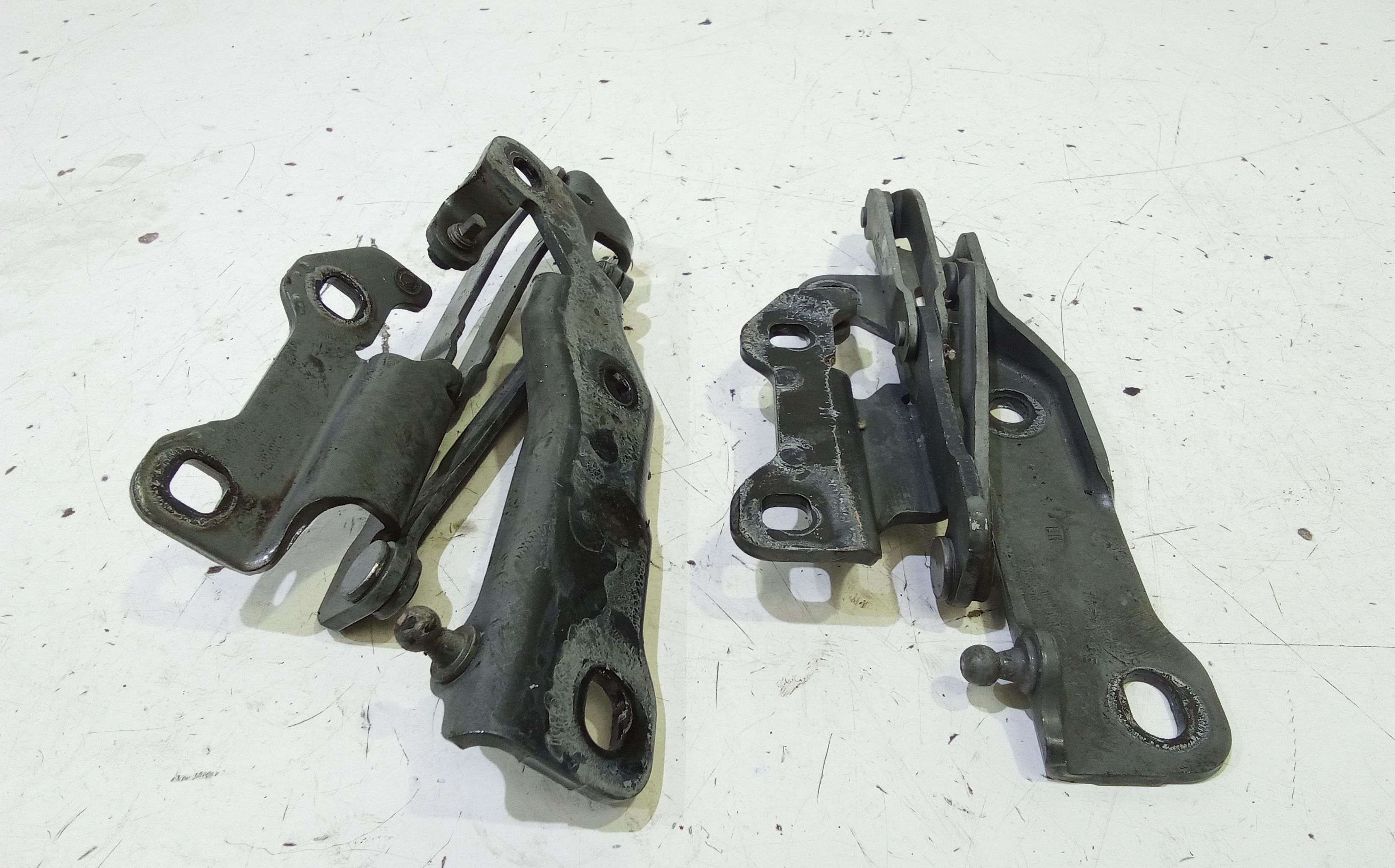 Cerniera Cofano Post. Destro + Cerniera Cofano Post. Sinistro Usato