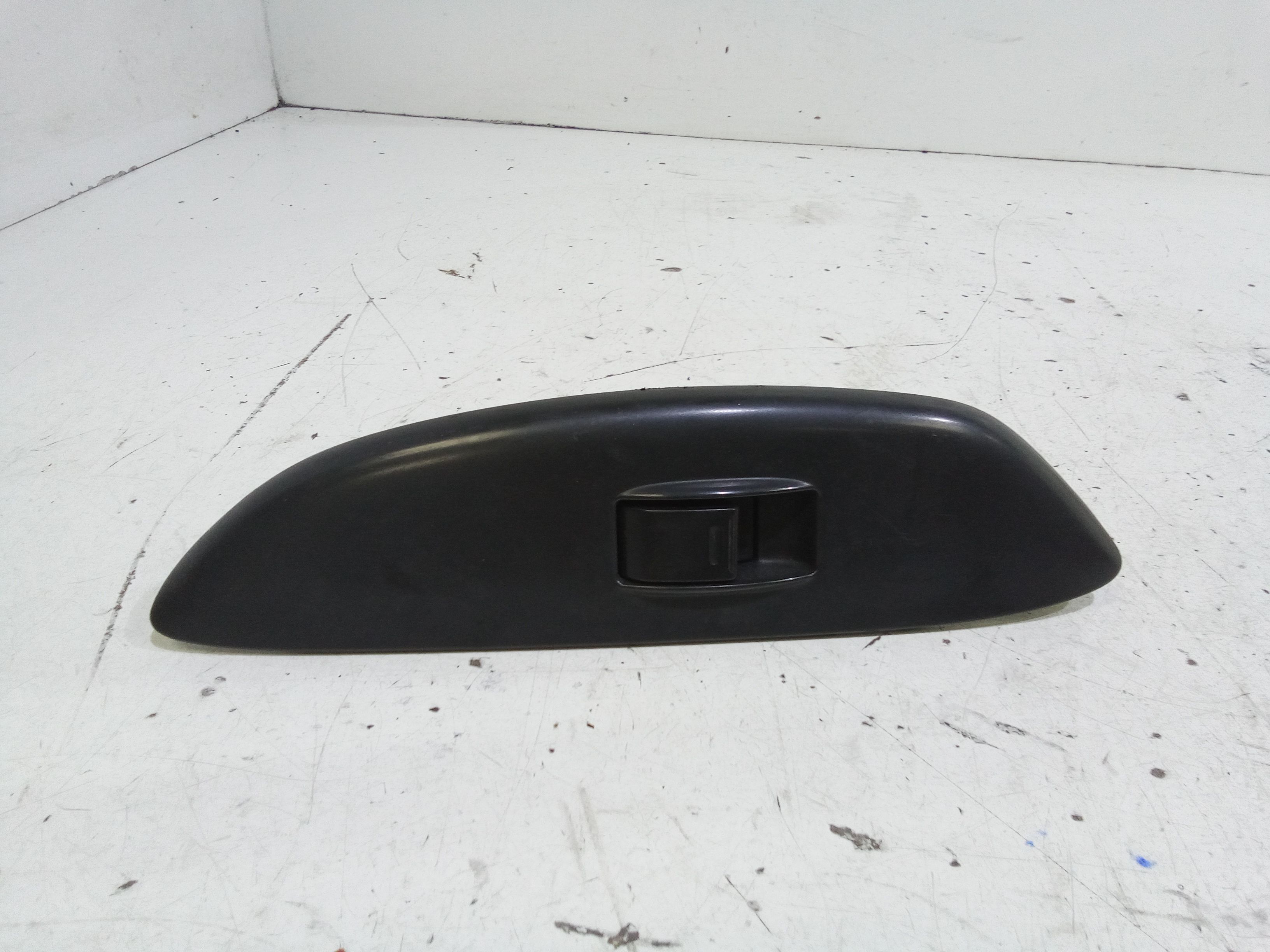 Interruttore Alzacristalli Porta Ant. Destro 8481012080 Usato