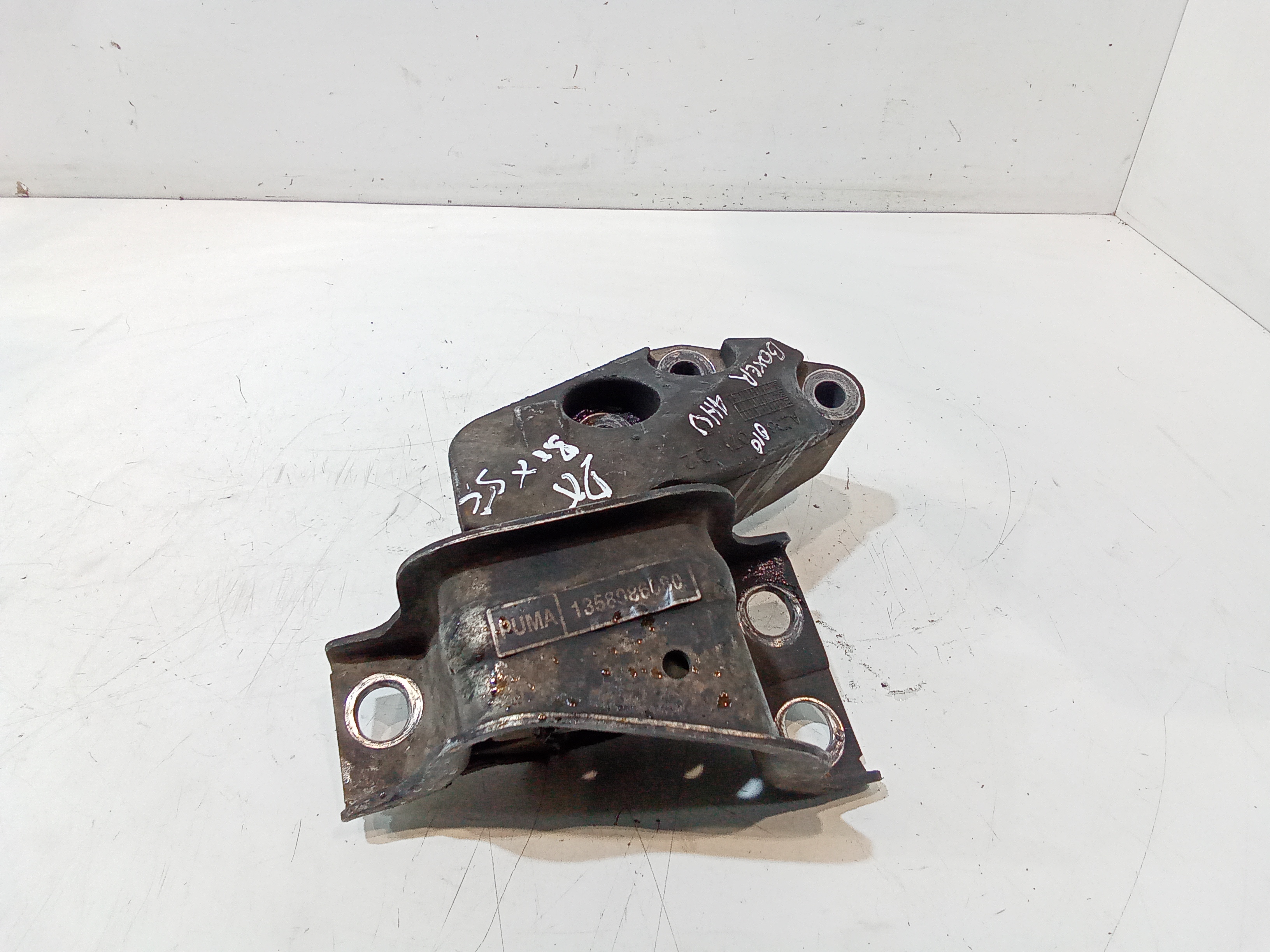 Piastra Alloggiamento Supporto Motore (Con Eventuale Bielletta O Tirante Associato) Usato