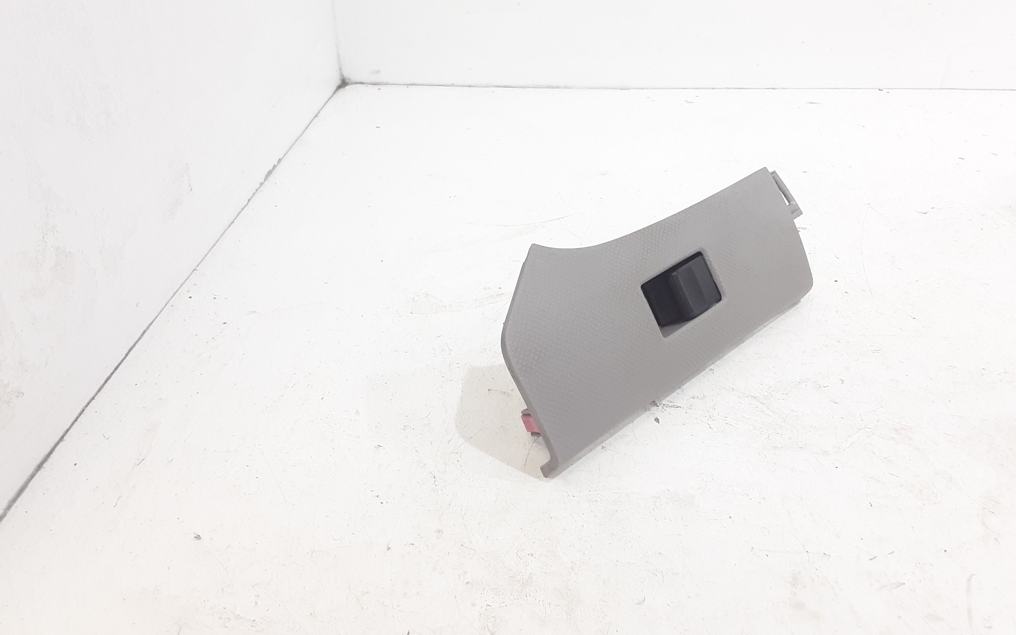 Interruttore Alzacristalli Porta Ant. Destro Usato