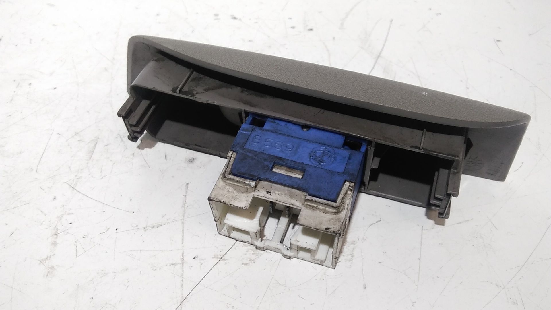 Interruttore Alzacristalli Porta Ant. Destro 735249911 Usato