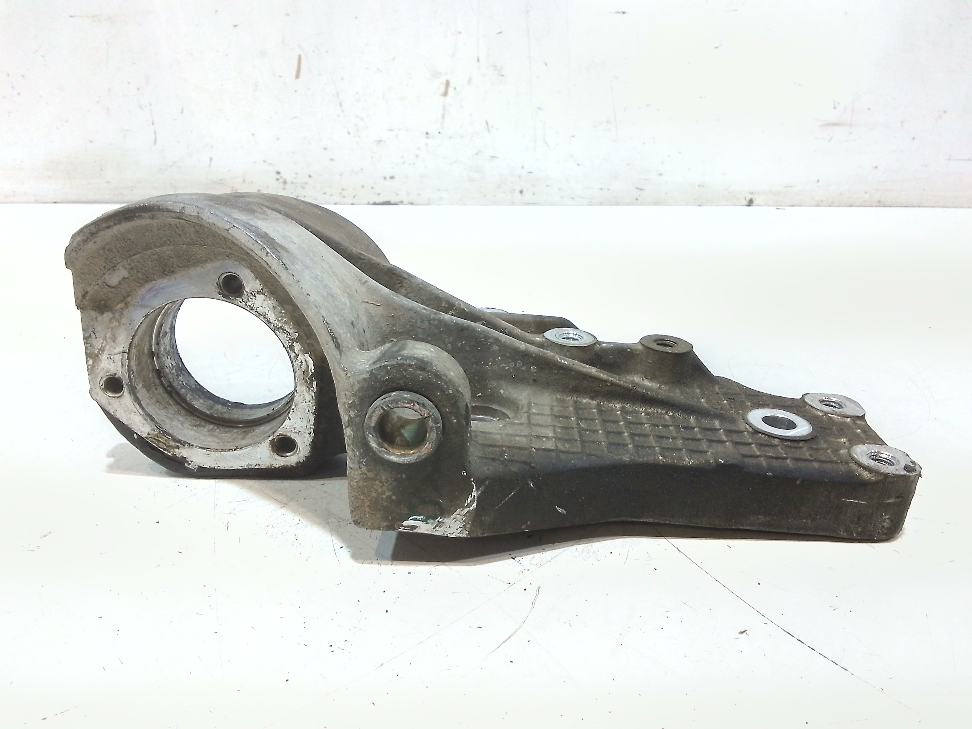 Piastra Alloggiamento Supporto Motore (Con Eventuale Bielletta O Tirante Associato) Usato