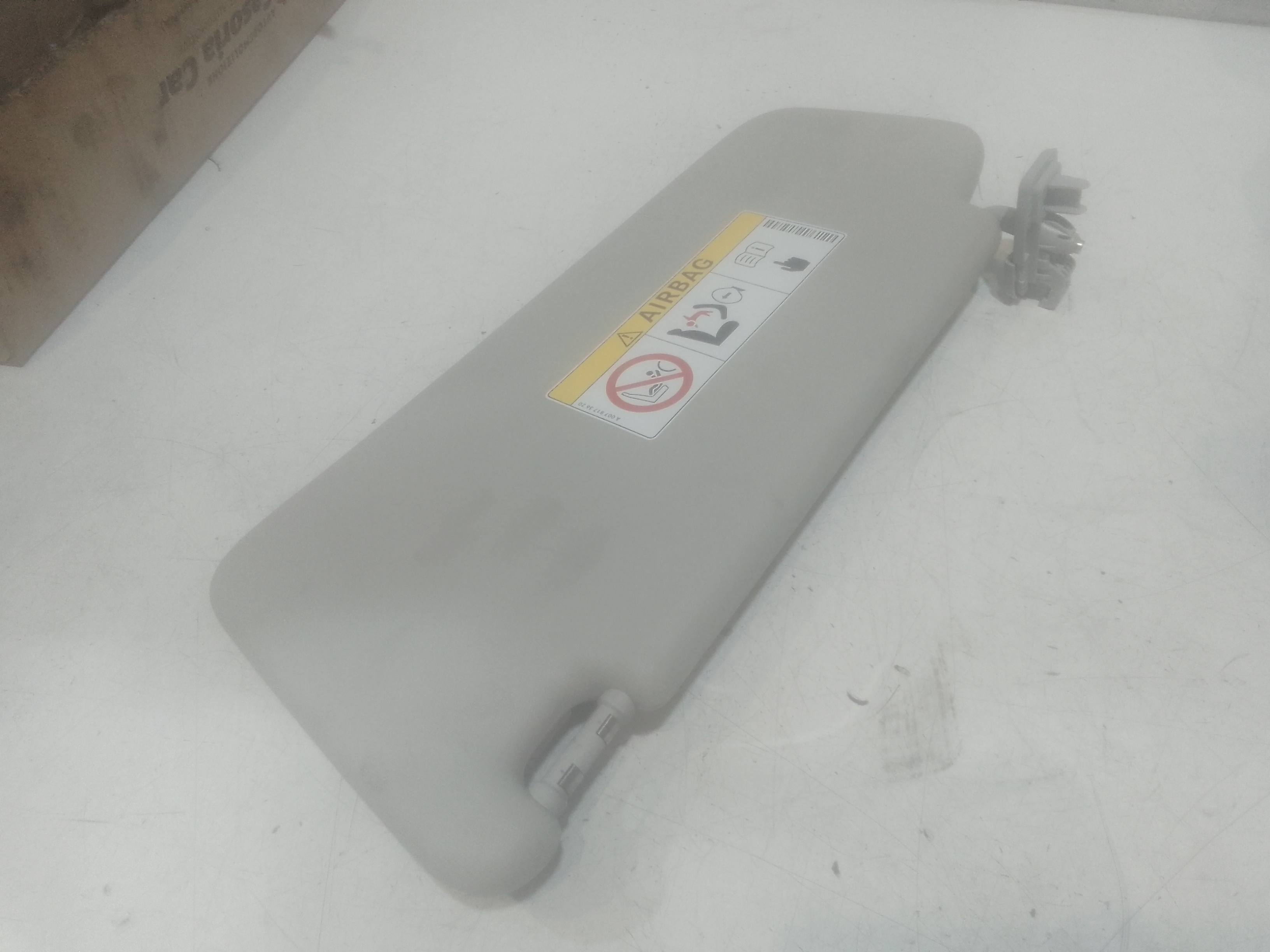 Aletta Parasole Parabrezza Destro A20581072049H43 Usato