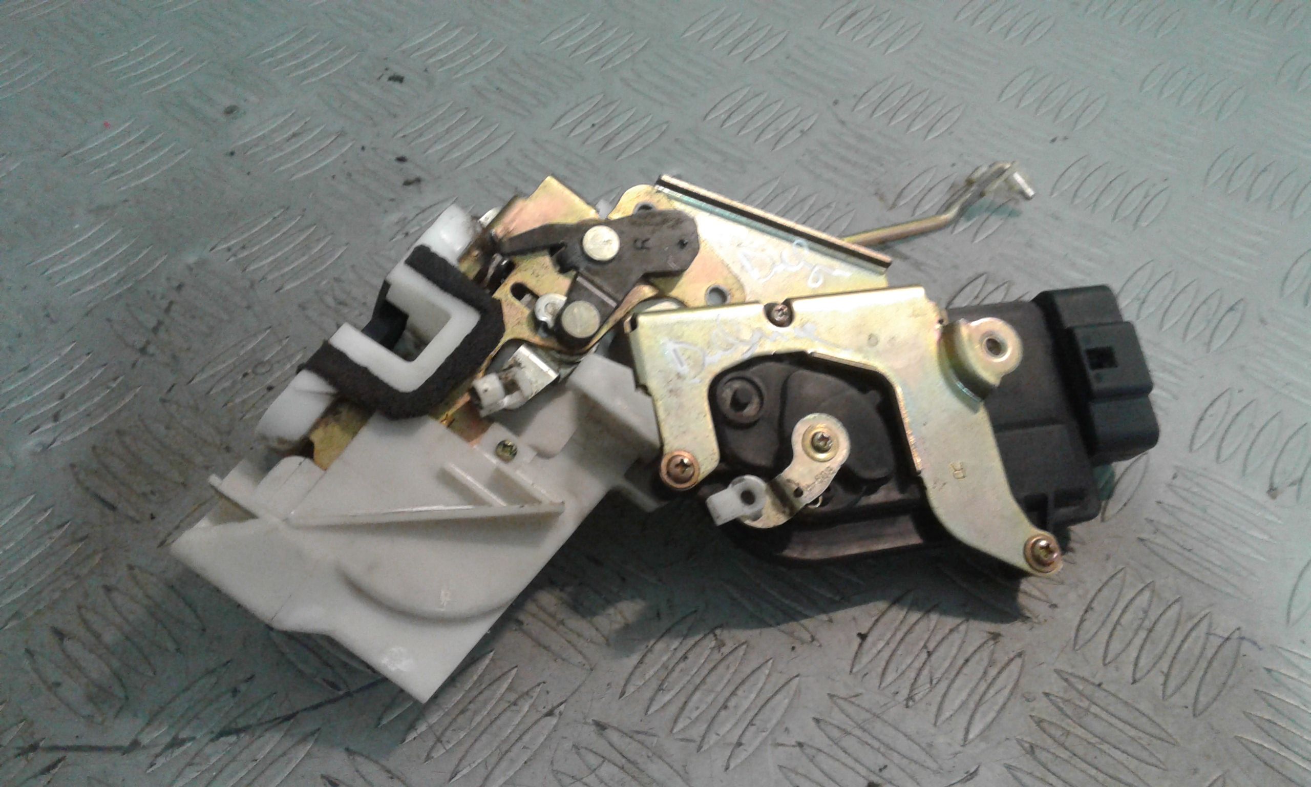 Serratura Porta Post. Destro 9204929 Usato