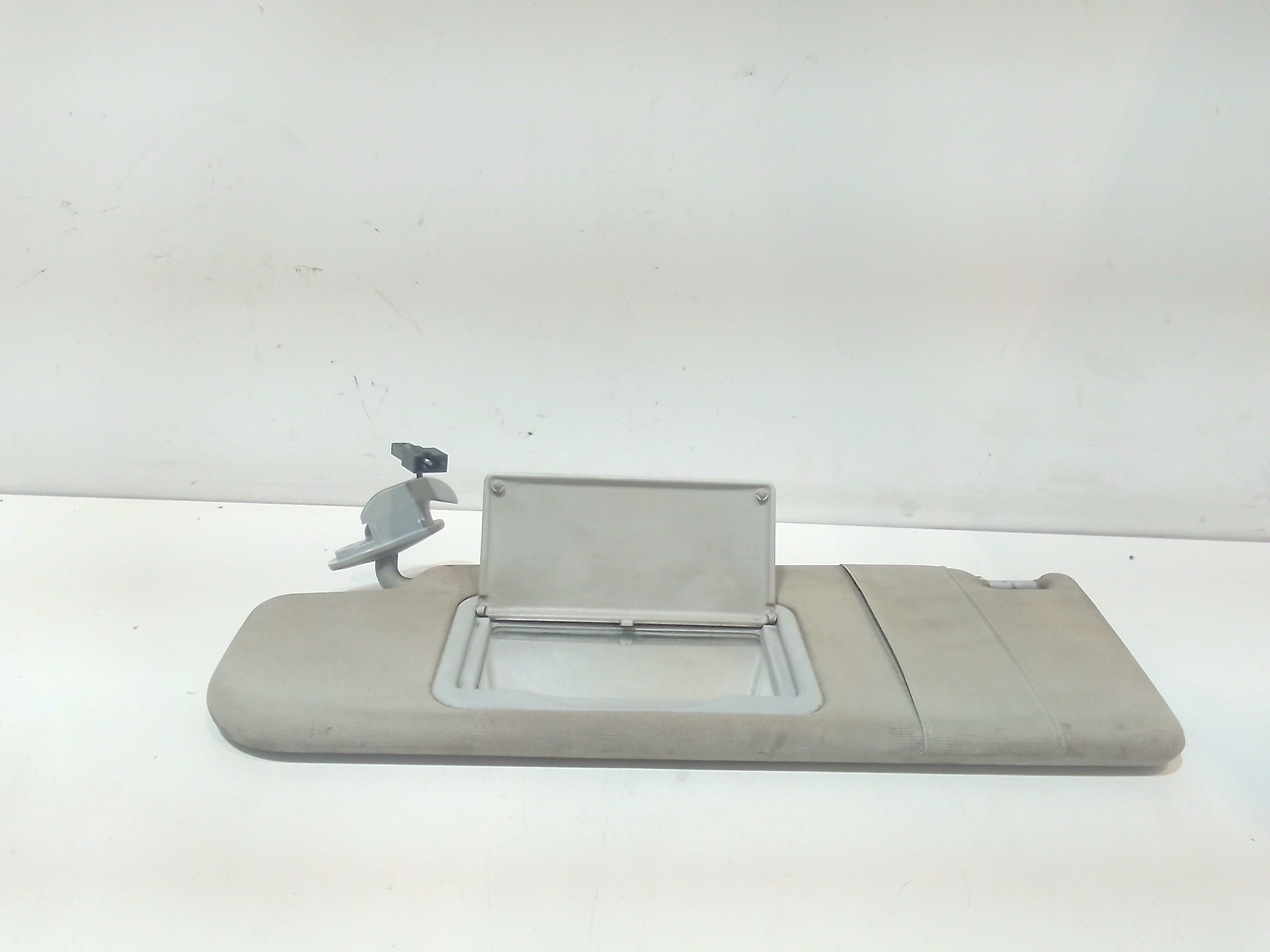 Aletta Parasole Parabrezza Sinistro 1K0857551N2F4 Usato