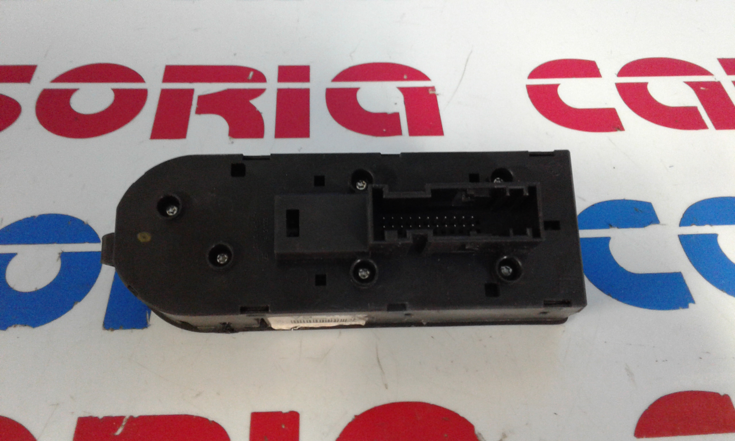 Interruttore Alzacristalli Porta Ant. Sinistro 13228876 Usato