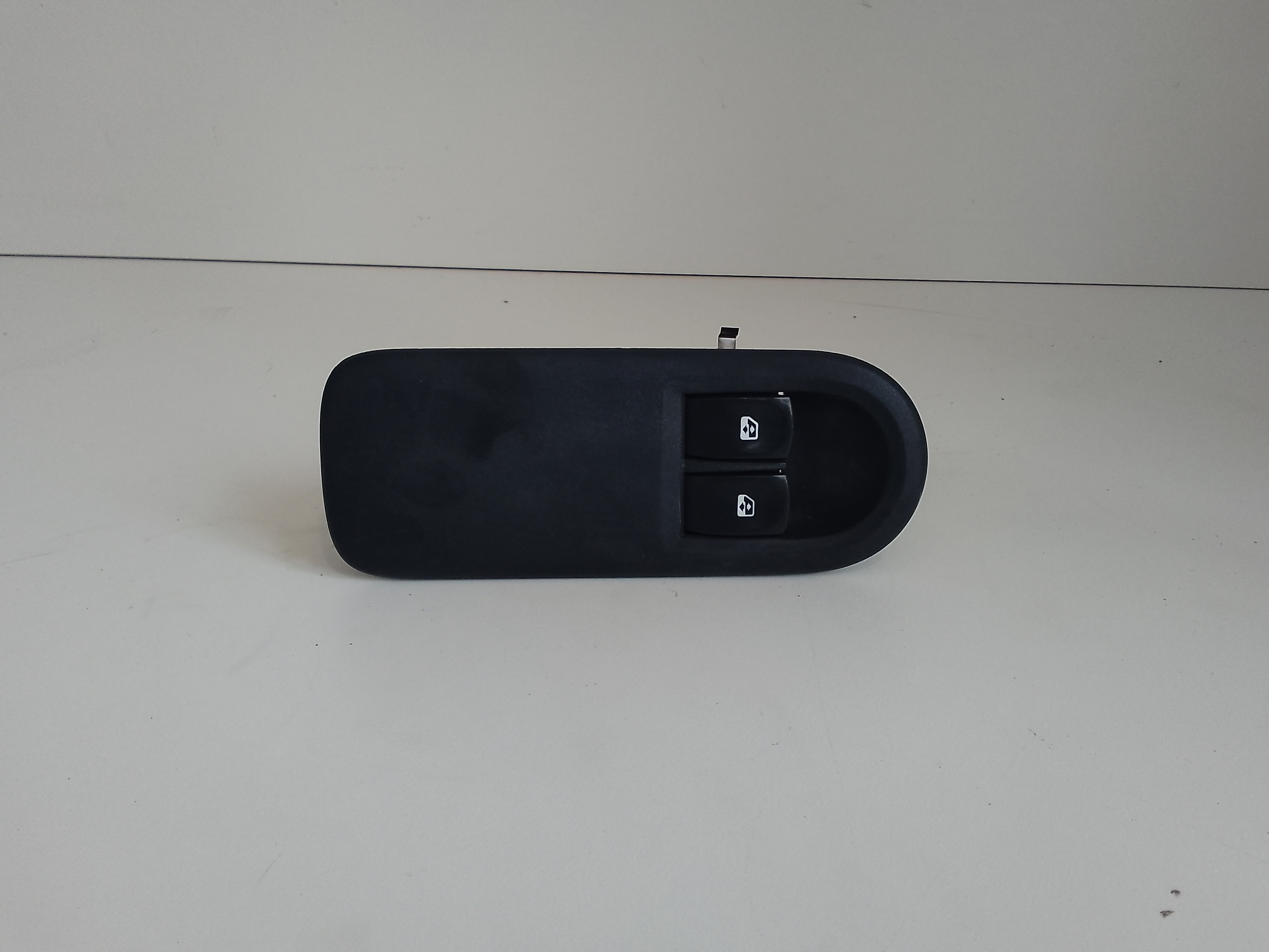 Interruttore Alzacristalli Porta Ant. Sinistro 8200214939 Usato