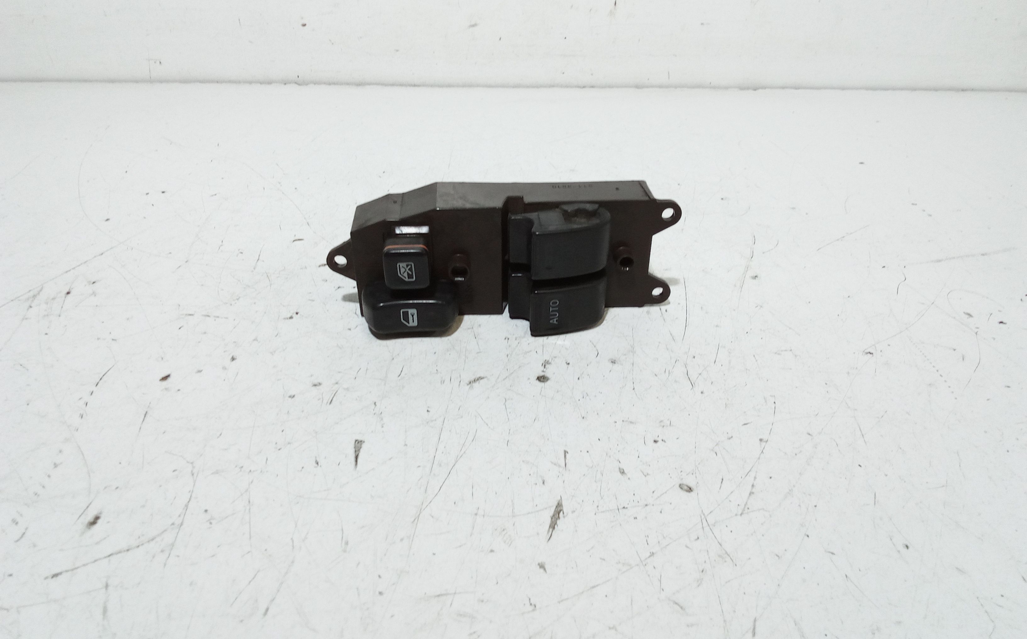 Interruttore Alzacristalli Porta Ant. Sinistro 8482010100 Usato