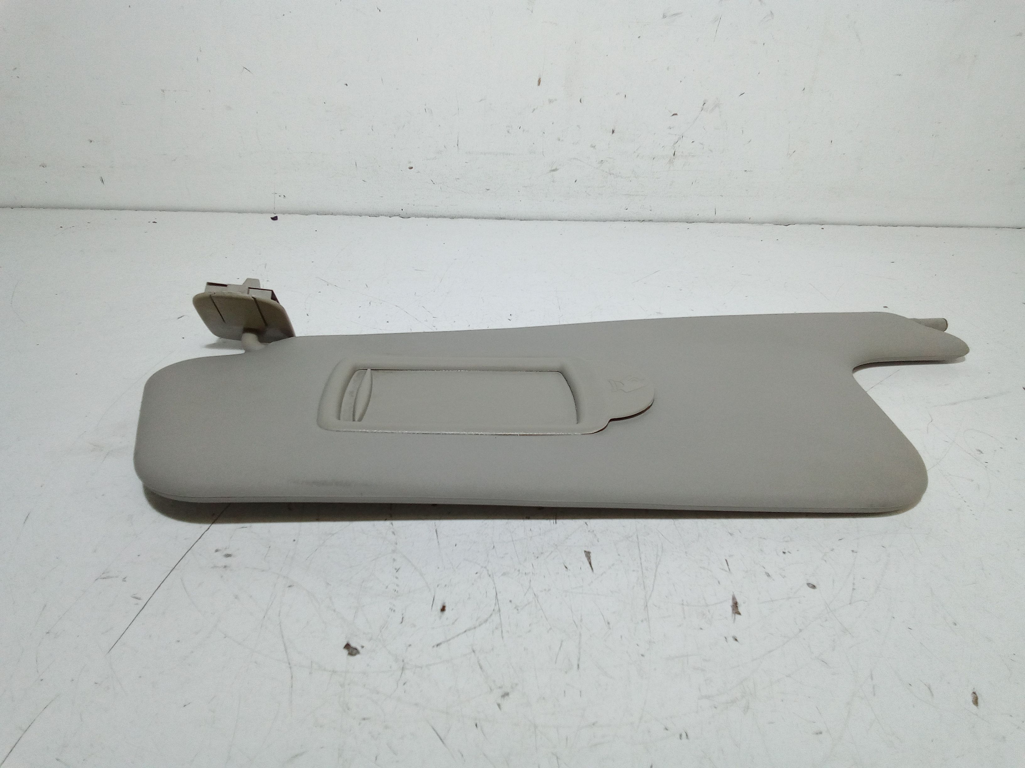 Aletta Parasole Parabrezza Sinistro A16981001107H48 Usato