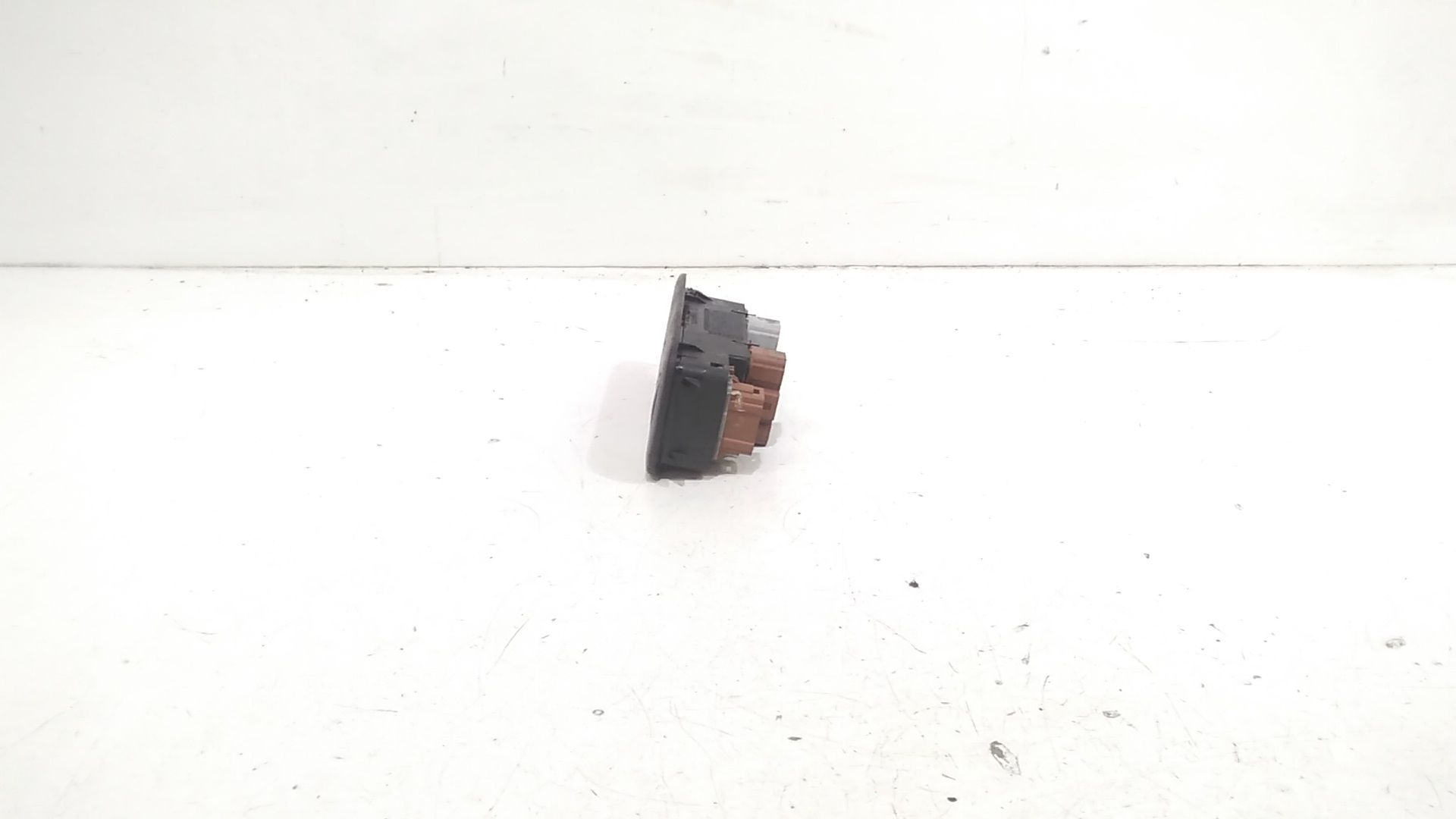 Interruttore Alzacristalli Porta Ant. Sinistro 8200107772 Usato